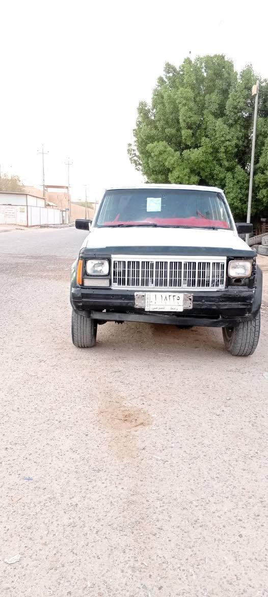 سلام عليكم جيب شاروكي مديل 92 محور 2500 مكان ناصريه رقم الهاتف ***********
