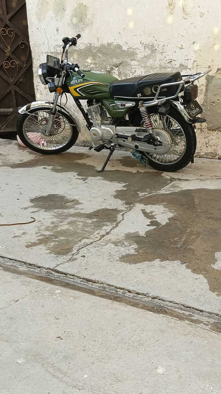 السلام عليكم دراجه تايكر موديل 25اربع نمر مكفوله نقصه بس استان وسط المكان بعقوبة السعر 725وبيه مجال الاتصال على رقم ***********@
