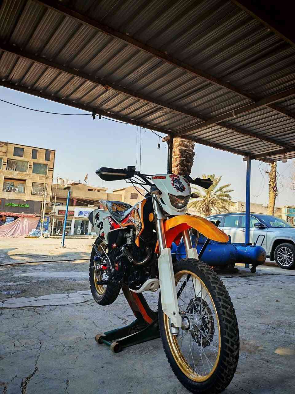 السلام عليكم 
قفاز جبلي Crx موديل 2025 🔥🔥
المكينة 250cc 
شلعة ومعدل ميحتاج اكلك تعال وشوف بعينك اذا مو نار متاخذها 🔥🔥
مكينة وكير كلش نضاف يعني بلجيس 
اوراق اصولي موجوده كبس 
كهربائيات شغالة 
تخم تاير جديد 
بس بيها نواقص خفيفه حيل حيل 
مكاني البياع تقاطع درويش  
السعر خاص 
وذا عدك شي مرتب للمراوس هم تعاال خاص 🔥🍁🖤
***********
