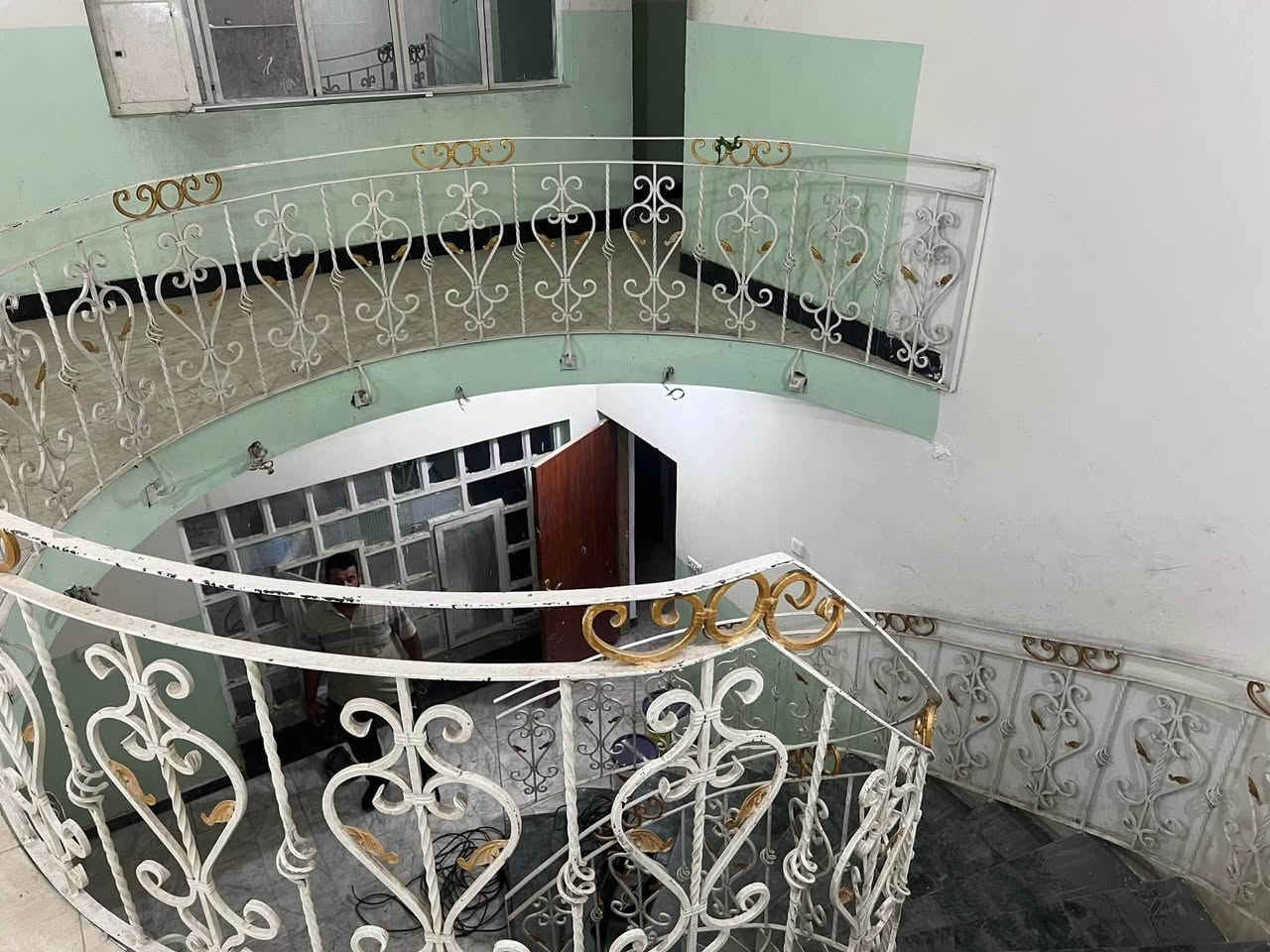 السلام عليكم
بيت للبيع المساحه 380 م
مكانه بغداد الحبيبية قرب حسينية شهداء شمر 
بيت نظيف مرتب وجبير بي خمس غرف وحمام مطبخ وصالة وحمام سويت كامل والشراي يتصل 
رقم الهاتف(***********)احمد السلطان

