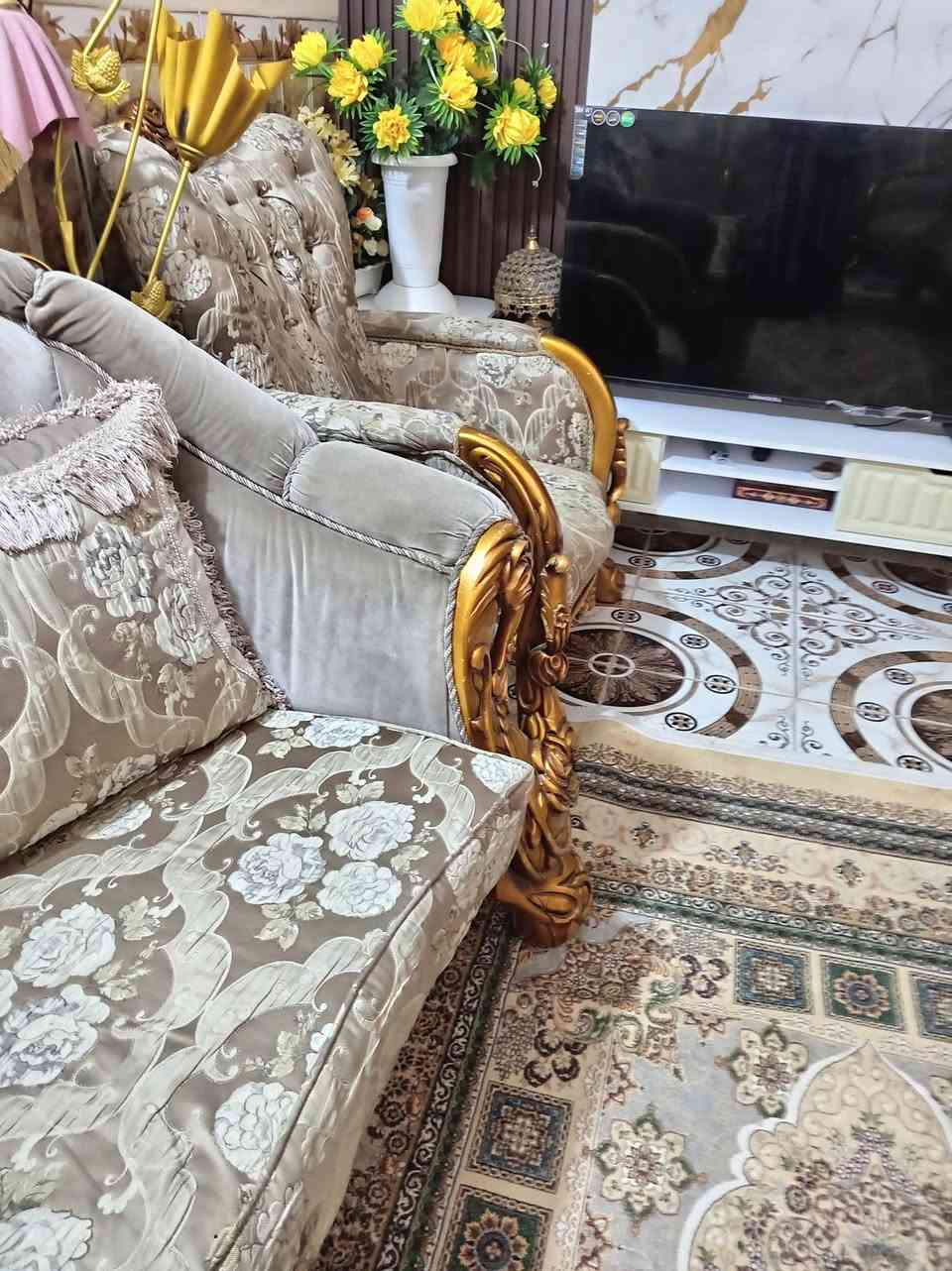 تخم زان تركي ١٠مقعد مع طبله وسطيه كبيرة جدا نضيف لبيع مكان بغداد تصال على الرقم *********** اي
