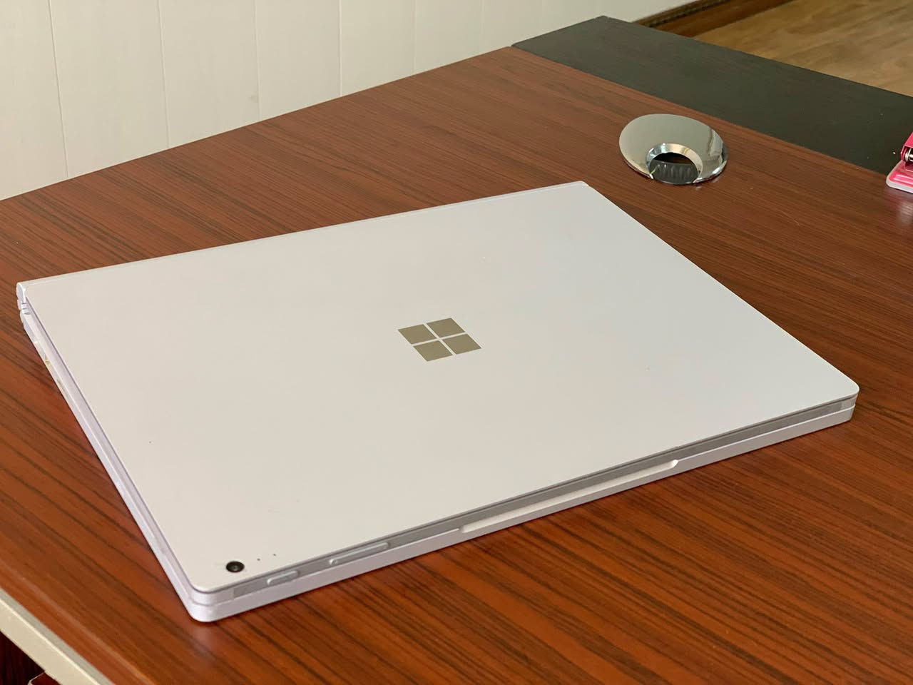 microsoft book 2
💻 Core i7 – 8th Gen
🧠 RAM: 16GB
💾 SSD: 512GB
🖥️ Screen: 14”
⚡ Windows 11
🔋 باتری هەردووکی بەردەستن
✨ دیزاینی جوان و جەستەی سپی

❗ تێبینی: لەمسی شاشە کار ناکات، بەڵام شاشە بە خۆی کار دەکات و بە Mouse/Keyboard بە ئاسانی بەکاردێت.

💰 نرخ: تەنها 380,000 دینار

📦 گونجاوە بۆ خوێندن، ئۆفیس، کارەکانی ڕۆژانە و بەکارهێنانی ماڵەوە.

📩 بۆ کڕین و زانیاری زیاتر پەیام بنێرە.

نص مكتوب في الصور:
- System > About Storage 477 GB 62 GB of 477 GB used Graphics Card 128 MB Intel(R) UHD Graphics 620 Installed RAM 16.0 GB Speed: 1867 MHz Processor Intel(R) Core(TM) i7-8650U CPU @ 1.90GHz 2.11 GHz Rename this PC Copy LAPTOP-V4R3ETS0 Surface Book 2 Device specifications Device name LAPTOP-V4R3ETS0 Processor Intel(R) Core(TM) i7-8650U CPU @ 1.90GHz 2.11 GHz Installed RAM 16.0 GB Device ID 71283C46-3E1B-4402-8D12-489B34DCE53D Product ID 00325-80000-00000-AAOEM System type 64-bit operating system, x64-based processor Pen and touch Pen and touch support with 10 touch points Related links Domain or workgroup System protection Advanced system settings
- Battery report COMPUTER NAME LAPTOP-V4R3ETS0 SYSTEM PRODUCT NAME Microsoft Corporation Surface Book 2 BIOS 394.779.768 08/11/2015 OS BUILD 26100.1.amd64fre.ge_release.240331-1435 PLATFORM ROLE Slate CONNECTED STANDBY Supported REPORT TIME 2026-09-28 23:48:33 Installed batteries Information about each currently installed battery BATTERY 1 BATTERY 2 NAME M1030911 M1030906 MANUFACTURER SMP SMP SERIAL NUMBER 0887435019 3005402746 CHEMISTRY LION LION DESIGN CAPACITY 17,900 mWh 57,300 mWh FULL CHARGE CAPACITY 18,380 mWh 51,620 mWh CYCLE COUNT 3 254
