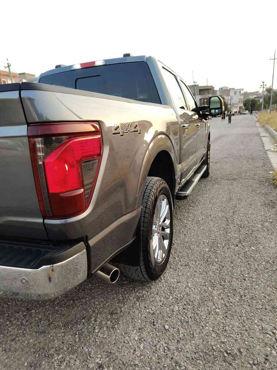 Ford f_150 للبيع
موديل 2024 hybrid
3.5torbo
6سلندر
مواسفات XLT
لون نفطي 
حادث بس باب خلفيه 
سيارة جاهيز فول
***********وتساب
