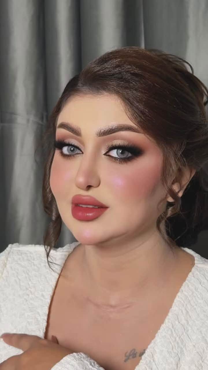 ماكيرا هيلين
العنوان شارع ستين فرع همبركر كرار
صالون كراند الاناقه 
***********

نص مكتوب في الصور:
- هيلينا