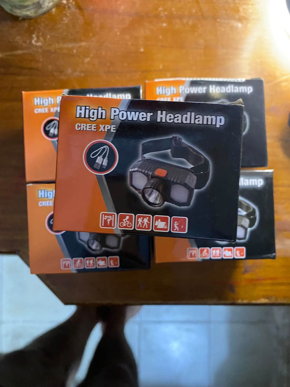 كل 5 لايت راس ب25 مع التوصيل

نص مكتوب في الصور:
- كشاف الرأس الاحترافي High Power Headlamp CREE XPE • إضاءة قوية جداً CREE XPE • شحن USB سريع • 3 أوضاع إضاءة • مريح وخفيف للرأس • مثالي للتخييم، صيد، دراجة، المشي، صيانة السيارات • بطارية تدوم طويلاً العرض الخاص جودة عالية • متين • موثوق