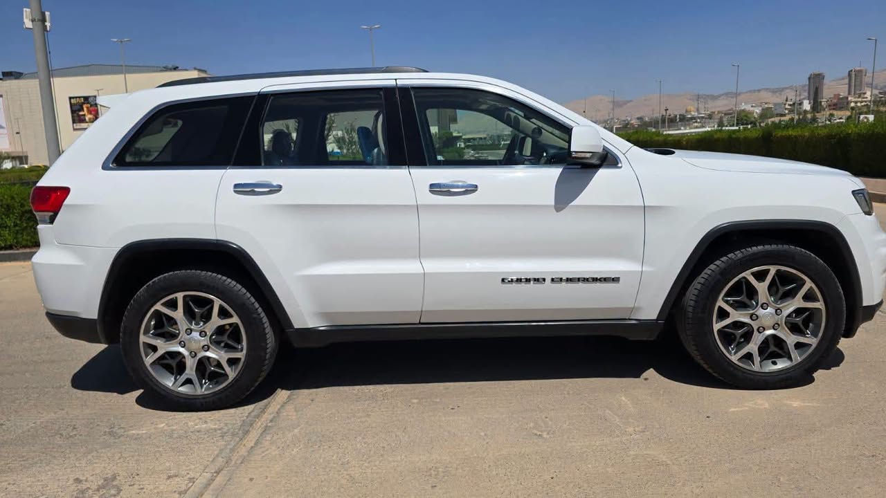 جيب جراند شيروكي  2020 وكالة شركة هالم خليجي
مواصفات Limited Plus فول 3 شاشات فول مواصفات 
السيارة مكفولة كفالة عامة العداد 55 ألف كم حقيقي فقط

🟪 الـسعـٕر : اكتب رقم (1) يوصلك مباشر 📩

سكف بانوراما وشاش جبير
كشنات هيتر وكشنات تبريد
كشن كهربائي وتحكم
كشن ذاكرة
ستيرن هيتر
ستيرن تحكم كهربائي
لايت LED ولايت زينون قوي كلش
مرايا هيتر
مراية حساس
أوتو بريك
أوتو ترافلايت
أوتو ستارت
تحديد سرعة
15 سماعة
ديجيتال من صندوق بلاد الشركة
تبريد مركزي
صندوق شفط
تشغيل عن بعد
يدات نيكل
يدات بصمة
مراية رادار
تايرات جديدة شركة
سبير شركة ما نازل
دعاميات بيها حساسات
المحرك والگير شرط وضمان
كل جسم السيارة شرط وعلى وضع بلاد الشركة
رقم شمال
سنوية وهزة ورقم كلشي جديد إلى 2030 وباسمي شخصي

رقم الهاتف والواتساب
***********

