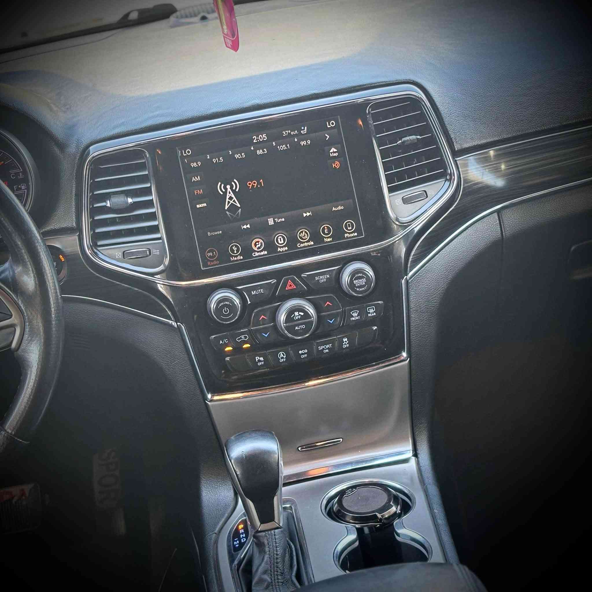 السلام عليكم Jeep لمتد
موديل 2019

محرك 3.6 لتر 

بانوراما رادار حساسات امامي خلفي 

مقاعد كهربائيه جلد تدفئه وتبريد مع خزن

شاشه وسطيه تدعم ابل كار بلي وبعد مواصفات الجيب المعروفه الفول وارد اميركي السيارة حادثهة كلش بسيط موضح بالصور والسياره كلشي مناقصهة عليهة ادامه كامل وخير من الله السيارة مكان السيارة بغداد

للستفسار 

***********

متواجد واتساب
