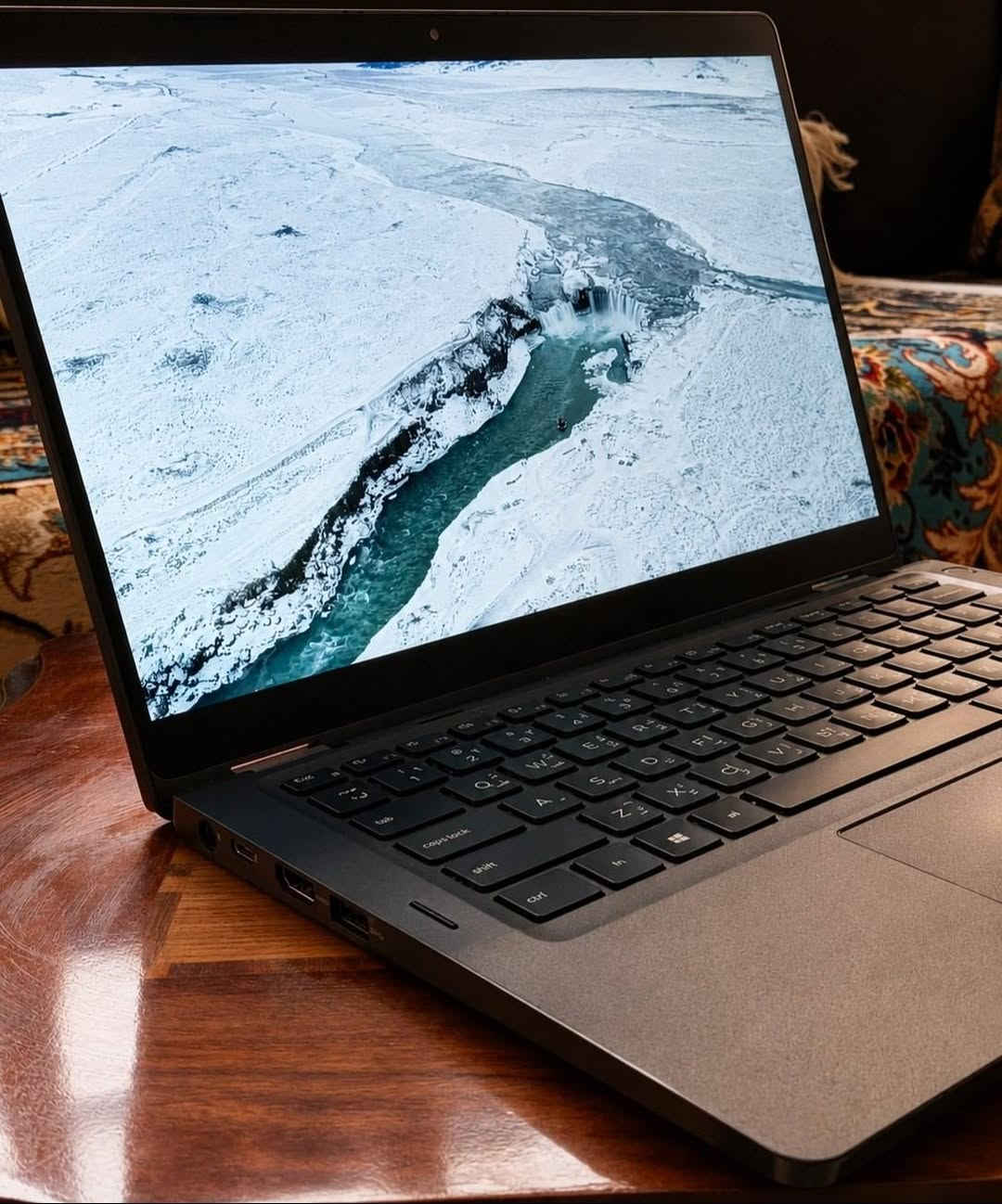 🔥 لابتوب مواصفات راقية للبيع (لمس وقلم) - بسعر مناسب 🔥
💻 المواصفات الأساسية:

المعالج: Intel Core i7-8665U (جيل ثامن، أداء سريع وممتاز)

الرام: 16GB (مثالي للمهام المتعددة والبرمجة بدون تعليق)

الخزن: 512GB SSD (سريع جداً بالإقلاع ونقل البيانات)

كارت الشاشة: Intel UHD Graphics 620

الشاشة: تدعم اللمس (Touch) بـ 10 نقاط + دعم استخدام القلم ✍️ (ممتازة للطلاب والتأشير)

النظام: 64-bit جاهز للاستخدام.

📌 ملاحظات:

الجهاز عملي جداً، يخدمك بالدراسة، الاستخدام المكتبي، والتصفح.

للأمانة: البطارية حالتها متوسطة وتمت مراعاة هذا الشيء بالسعر.

📍 المكان: (النجف الأشرف) توصيل محافظات موجود( إذا جنت بالنجف تكدر تستلمها مباشر
💵 السعر: (375 بيها مجال )
📞 للتواصل: ( *********** واتساب  )
