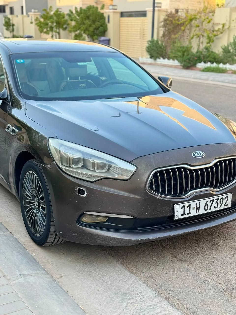 �🔥 للبيع كيا كوريس 2014 – فخامة ورقي
KIA QUORIS 2014
🔹 الموديل: Kia Quoris
🔹 السنة: 2014
🔹 المحرك: V6
🔹 القير: أوتوماتيك 8 سرعات
🔹 الدفع: خلفي
🔹 اللون الخارجي: بني غامق / موكا
🔹 الداخلية: بيج مع ديكورات خشب فاخرة
🔹 جنوط أصلية متعددة الأذرع

✨ التجهيزات والمواصفات:
• جلد داخلي فاخر
• مقاعد كهربائية
• ذاكرة مقعد السائق
• تدفئة وتبريد للمقاعد حسب التجهيز
• تحكم كهربائي بالمقاعد
• تحكم بالمقود
• أزرار تحكم بالصوت والاتصالات بالمقود
• تشغيل بصمة / دخول ذكي
• شاشة وسطية
• نظام صوت وMedia
• Bluetooth / USB / AUX
• تكييف أوتوماتيك Dual Zone
• فتحات تكييف خلفية للركاب
• ساعة وسطية فاخرة
• ديكورات خشب أصلية بالتابلو
• ستائر خلفية
• مرايا كهربائية
• طي كهربائي للمرايا
• حساسات ركن
• كاميرات حسب التجهيز
• مثبت سرعة
• أنظمة ABS وESP وأنظمة أمان متعددة
• Airbags متعددة
• إضاءة أمامية متطورة
• كشافات ضباب
• كروم كامل حول النوافذ والهيكل
• عادم مزدوج بتصميم رياضي
• جنوط فخمة أصلية

📸 السيارة مصورة من جميع الجهات ومن الداخل، والصور توضح التفاصيل والحالة.

📍 الموقع: بغداد
📌 الممشى:98 الف كيلو
💰 السعر:145$
📞 للتواصل:***********

الفحص بأي مكان يختاره المشتري للجادين فقط.

🔥 للمهتم بالفخامة والراحة، الكوريس خيار مميز جداً
