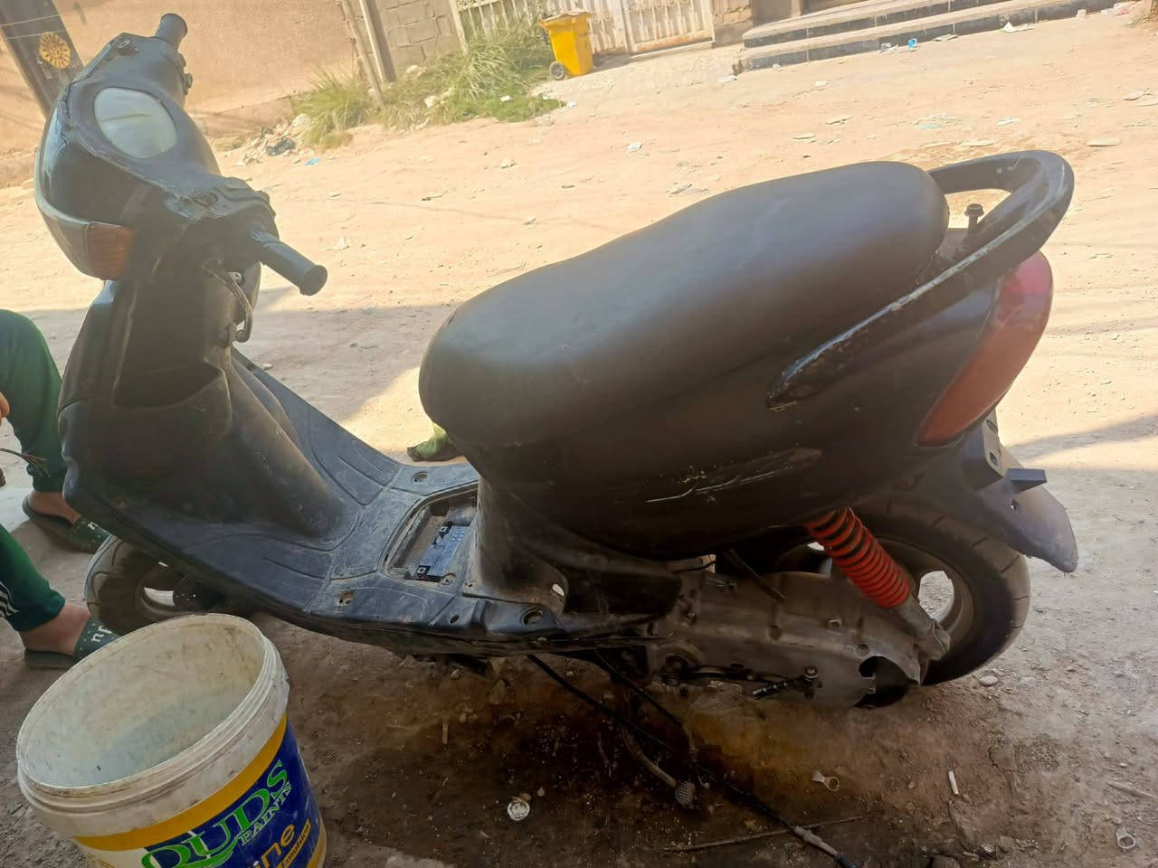 سلام عليكم دراجه ماكس قجمه لبيع الدراجه جفتتها تجفيت جديد جاي امشي بيها وطفت فجئه  بدلتلها بوشه +بستم +كور دراجه ابيع كوم حديد حمل وخذ بيها منفيز سعرها150بيها مجال قليل العنوان بغداد الزعفرانيه رقمي***********

