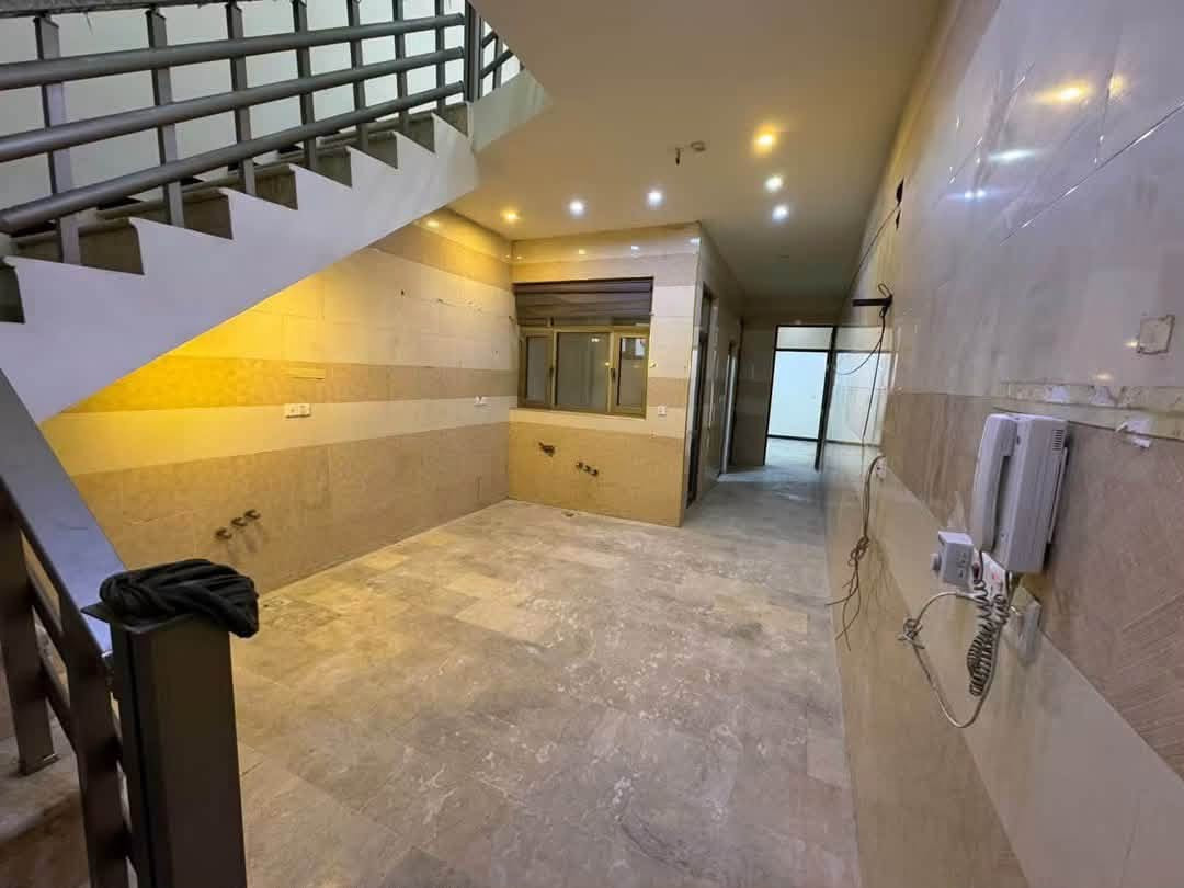 🏡 للإيجار في السيدية
📍 الموقع: السيدية – شارع النخل
📐 المساحة: 100 م²

✨ مواصفات العقار:
▪️ 3 غرف نوم
▪️ صالة
▪️ مطبخ
▪️ خدمات

💰 بدل الإيجار: 1,200,000 دينار
🔸 يوجد مجال بسيط للتفاوض

📌 العقار متوفر لدى مكتب حلم عقاري

📞 للتواصل والاستفسار:
***********.
