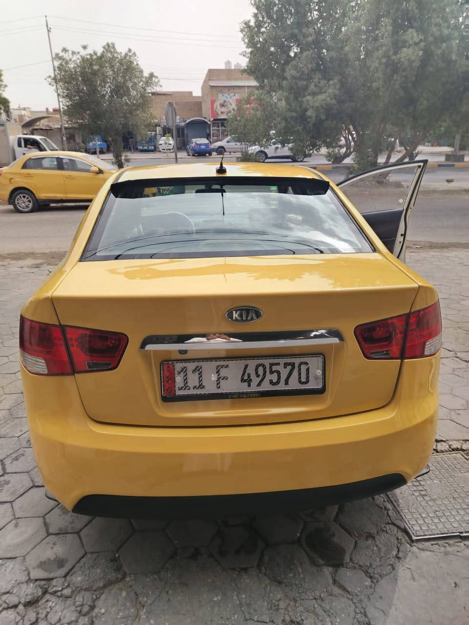 سلام عليكم سيراتو موديل 2012 خليجي مكينه 1600 كير 6 نمررقم بغداد دولي سنويه مجدده جاهزه من كلشي تبريد شغال مكفوله من الضربه القويه مكاني بل نجف سعره 70 وبيه مجال قليل ***********
