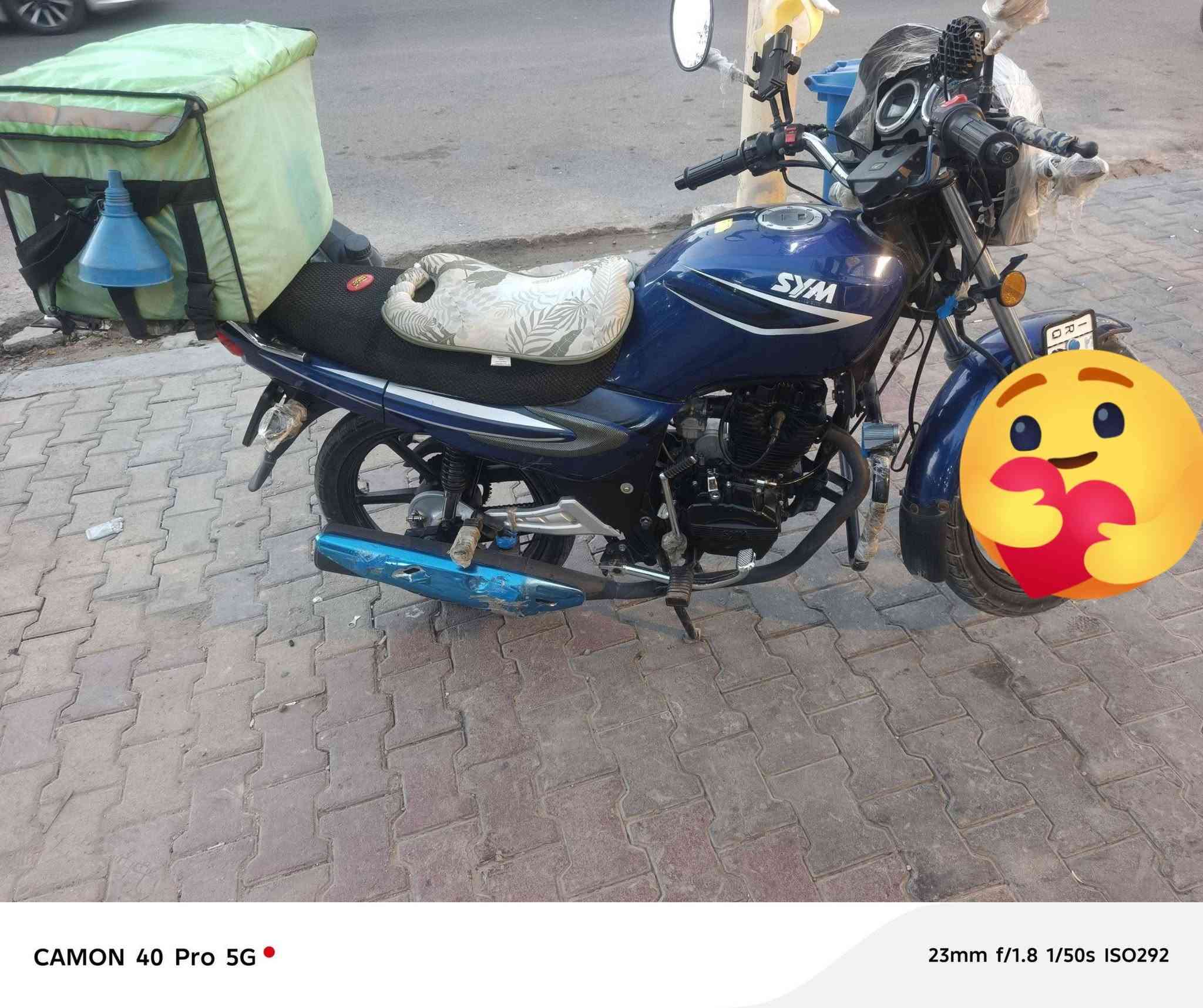 السلام عليكم سايم 2022 نازل بسنة 
2025 مرقم لوحات إنكليزي هزه جديده 
كفاله عامه نضافه فوول الفول 
السعر 1850
العنوان هيت 
للاستفسار الاتصال 
***********

نص مكتوب في الصور:
- CAMON 40 Pro 5G 23mm f/1.8 1/50s ISO292