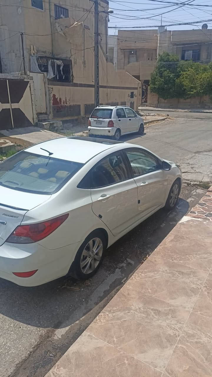 ***********
***********
اكسنت خليجي فول موصفات عدى البصمه 
بيها جاملغ امامي 
ونص امامي اثر اشخوط 
ونص جاملغ خلفي 
وبين البابين اكو صبغ اشويه 
المكان الموصل حي القادسيه الثانيه بغداد, العراق
