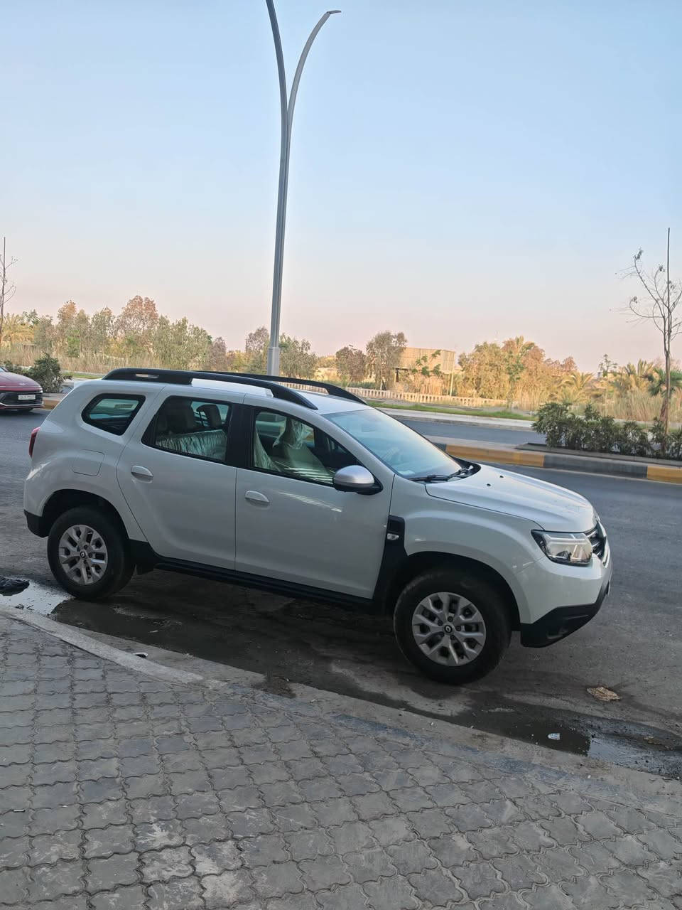 السلام عليكم مكلف بنشر 
رينو داستر 2025 
جديده كارتون ماشيه 4.500 km
بعده زيرو مواصفاته معروفه وحلوه
مكان السياره البصره التنومه 
سعر السياره 137 وبيه مجال بسيط
رقم صاحب الحلال 
*********** البصرة, العراق
