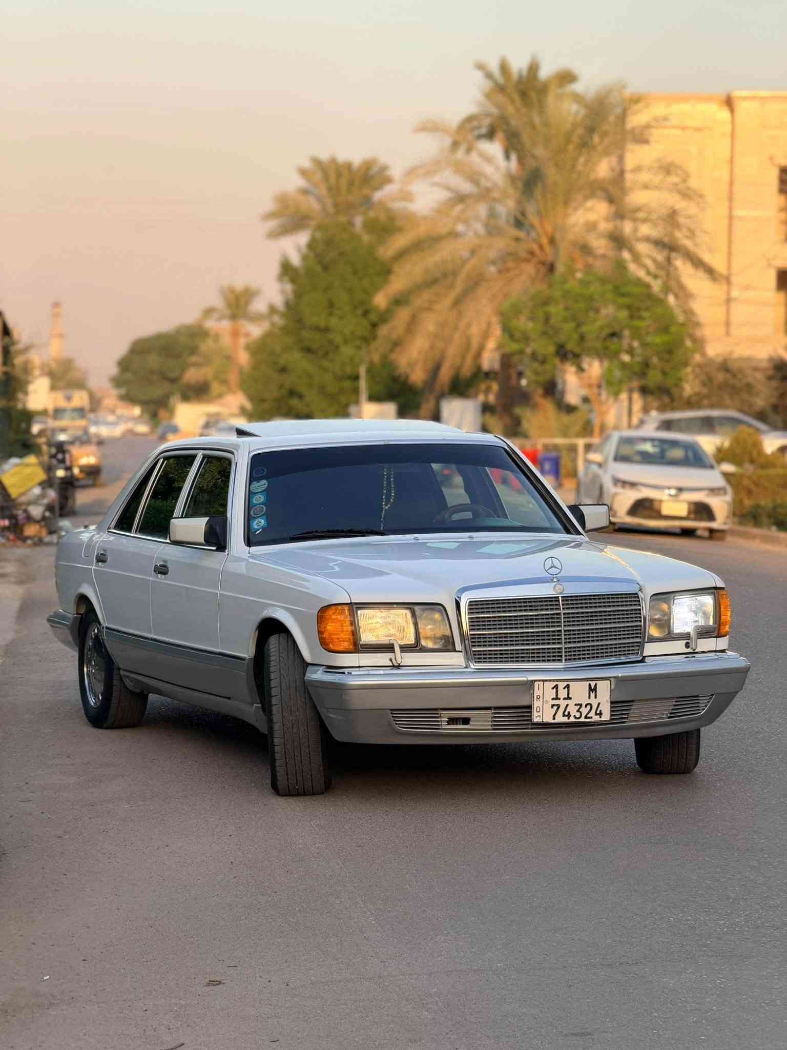 فقط للبيع.💪W126🧿300se 🇩🇪 وارد يابان اصيل 🔥💥🔥
، فخر الصناعة الألمانية . Top Germany 🇩🇪 
                                  
فخامه للبيع  واحد من أجدد رئاسي 
حجم (300se) فول مواصفات باب  قصير بلادي لون  أبيض وارد يابان موديل1988بلادي رقم بغداد انگليزي.
1-كروز سرعة.
2-دبل هورن دبل فیتبمب. 
3-أريل كهرباء. 
4-سلايت طكتين .
5-برده كهرباء.
6-كشنات كهرباء و هيتر.
7-دركة ستيرن أرباك و كهرباء. 
8-جام بيبان 4كهرباء .
9-غرفة مخمل احمر و صاجات مشطب بلاد.
10-فخامه ماشيه128 حقيقي 
حقيقي 🔥 بشرط.
11- مسجل و راديو شرکە مرسیدس- بینز .
13-اثنين سيوجات شركه ويا جلد سويج شركة بلادي
 مواصفات فخامه باقي على وضع شركه ألان سياره فقط للبيع .

ملاحضه سياره معمره بدون قطره معجون بدون سمكره بس صبغ تعمير 

مكان سياره بغداد حي الجامعه 

السعر 98 وبيها مجال 

***********
