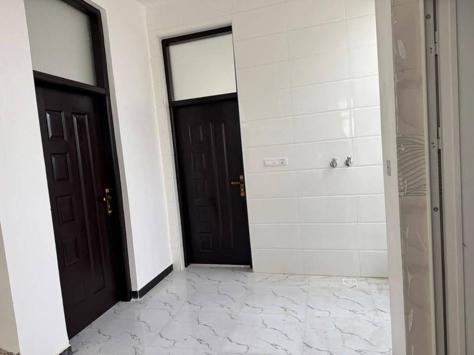 بيت حديث للإيجار
منطقة البوحمير. خلف المستوصف الصحي 
طابقين ٣ غرف نوم وهول وصحيات واستقبال ومطبخ 
كافة الخدمات 
الايجار ٣٥٠ الف قفل 
***********

