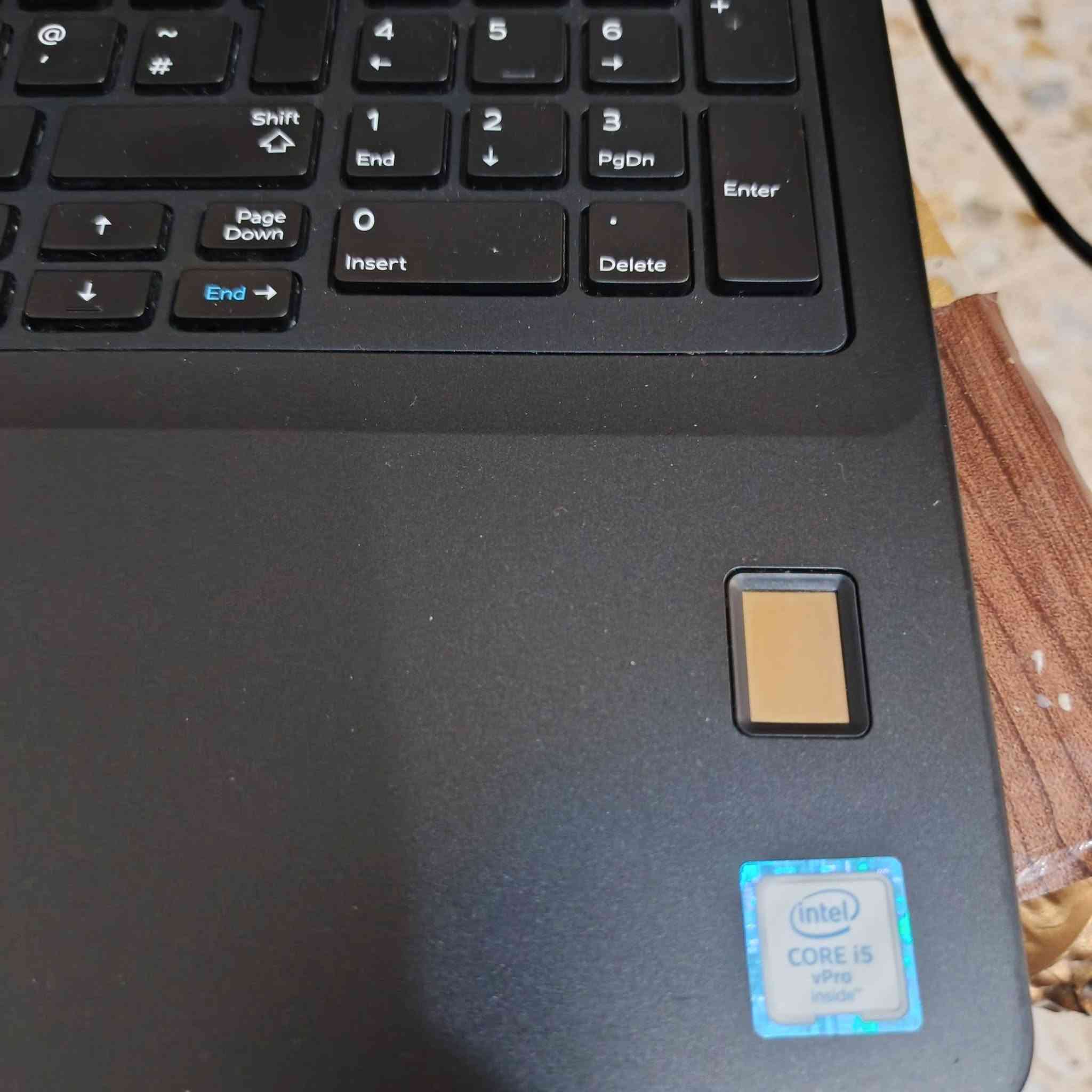 ديل E5570 • i5-6300U • 15.6 بوصة FHD