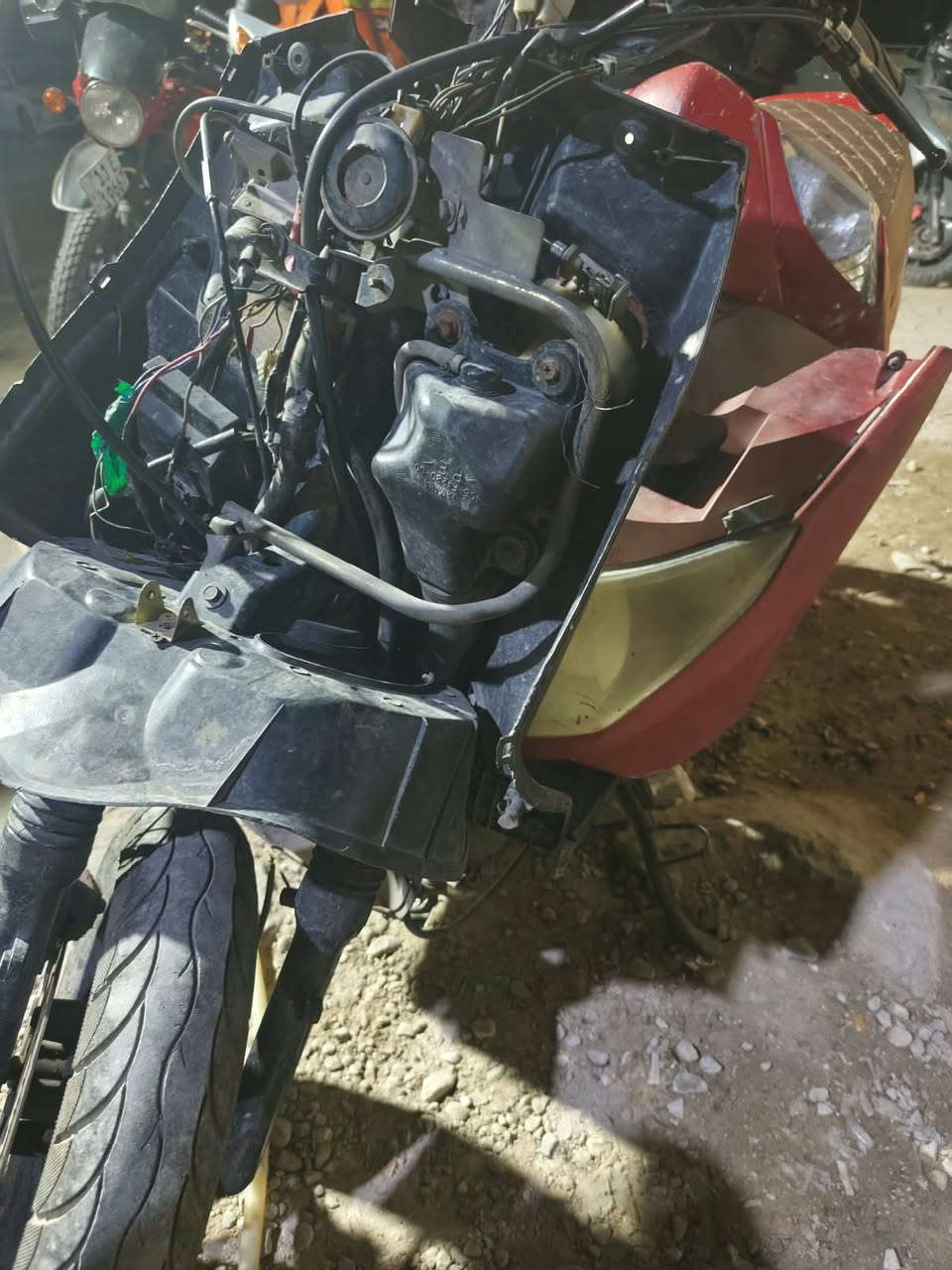 سكنس فحل كابريتر
نقص قبق هندى وباتري 
مكينة مجفتة جديد حي اور 
دبلات نظيفة 
بريكات تايرات جدد
السعر 250 بيها مجال قليل 

حي اور ***********
