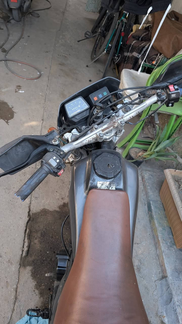 سلام عليكم اخوان دراجة للبيع بيها مشكلة بالكابريتر كوم حديد مكاني شارع فلسطين
رقمي ***********
