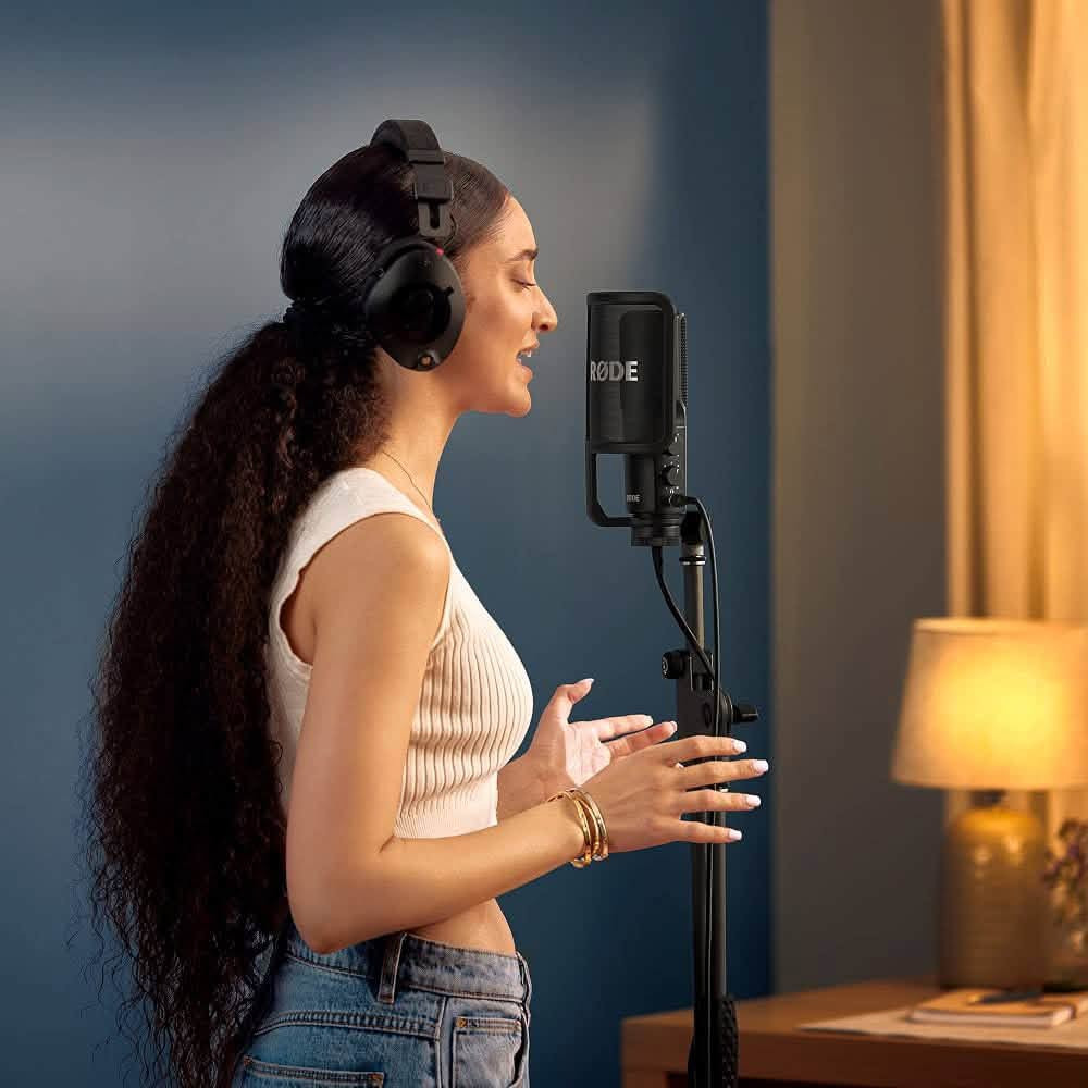 🎙️للبيع: مايكروفون RØDE NT-USB (الإصدار الأول الأصلي)￼￼

لكل صناع المحتوى، أصحاب البودكاست 
المايك الاحترافي الغني عن التعريف RØDE NT-USB 
***********📞
