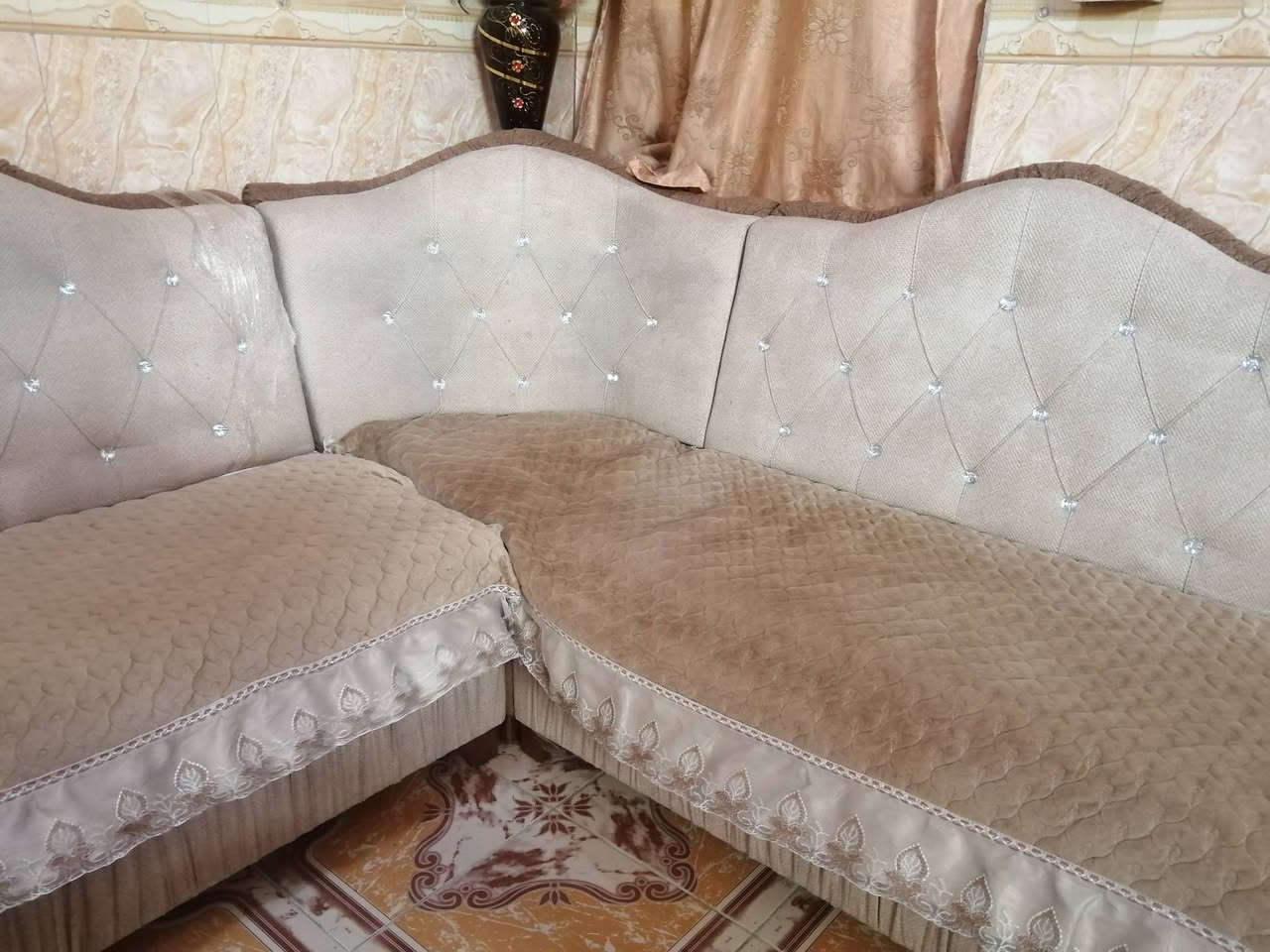 ديوان للبيع 8امتار
السعر 200  مستعمل شي قليل
للاتصال والاستفسار على الرقم 
***********
