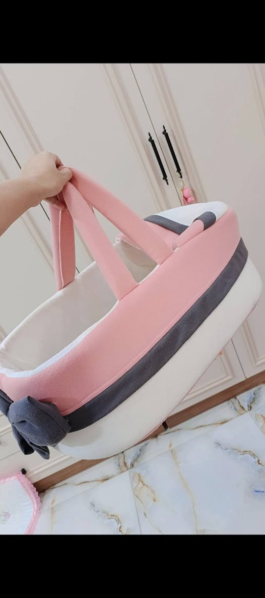 غراض طفل للبيع عندي توصيل
