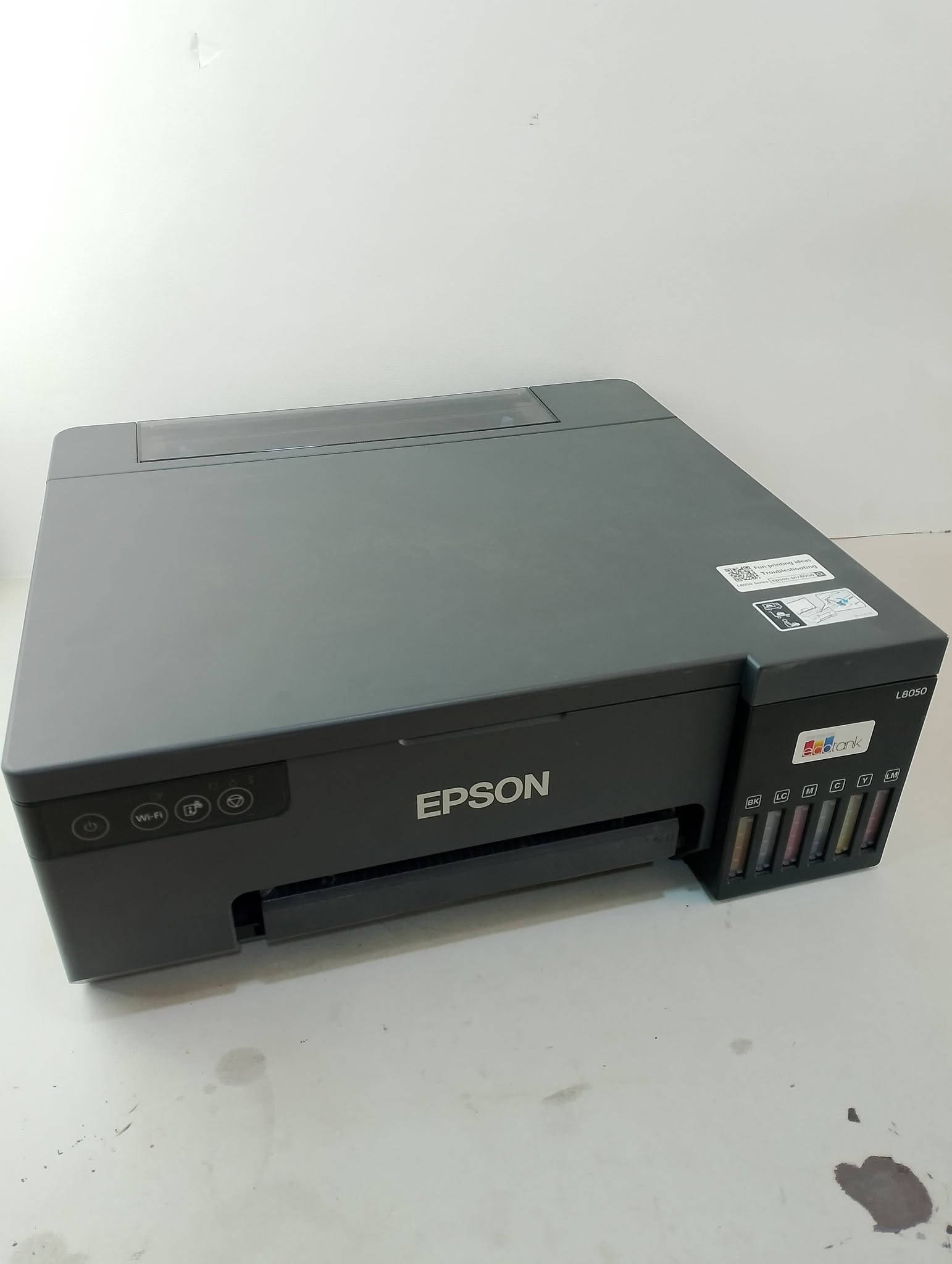 طابعة ابسون L8050 حرارية عاطلة
طابعة ابسون L8050 حرارية عاطلة للبيع على وضعها ماخذها من شركة التينة نظيفة كلش دزيتها الهم كالو يحتاجله تبديل هيد الي تفيده ابيعها على وضعها ب100 الف وبيها مجال 

متوفر توصيل لجميع المحافظات 

للاستفسار خاص او اتصال
***********

نص مكتوب في الصور:
- EPSON Status Monitor 3 : EPSON L8050 Series EPSON 031006 1. إلغاء كل مهام الطباعة. 2. افتح غطاء الطابعة وأزل أي ورق محصور. 3. أغلق الغطاء وأوقف التشغيل ثم أعد التشغيل مرة أخرى. الدعم مستويات الحبر التقريبية للتأكد الحبر الفعلي المتبقي، افحص بحاسة عينيك مستويات الحبر الموجودة في جميع خزانات الحبر الموجودة بالطابعة. قد تتلف الطابعة إذا تم استخدامها الفترة وممتدة عندما يكون مستوى الحبر دون الخط الموضح على الحبر. رموز الحبر أرجواني فاتح أصفر سماوي سماوي فاتح سماوي فاتح أسود 057 057 057 057 057 057 فترة الخدمة لصندوق الصيانة 09345 OK Cancel Help