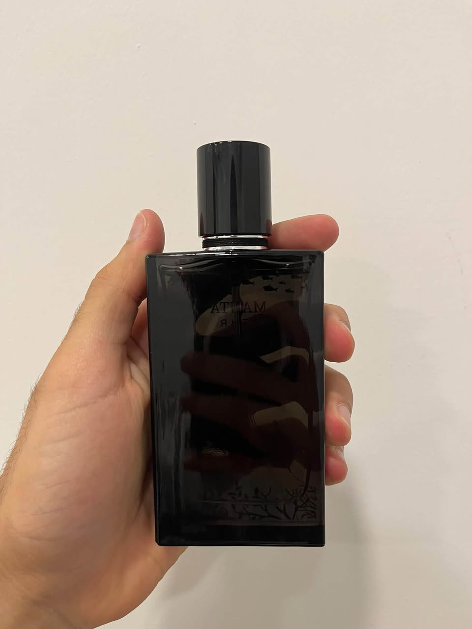 السلام عليكم عطر مانتا لذر من وكالة ابراق 75mlمرشوش منه 5 رشات فقط سعره 35
للتواصل على الرقم ***********

نص مكتوب في الصور:
- Ibraheem AlQurashi main accords fruity warm spicy leather oud amber tropical sweet animalic patcho... metallic Search by accords