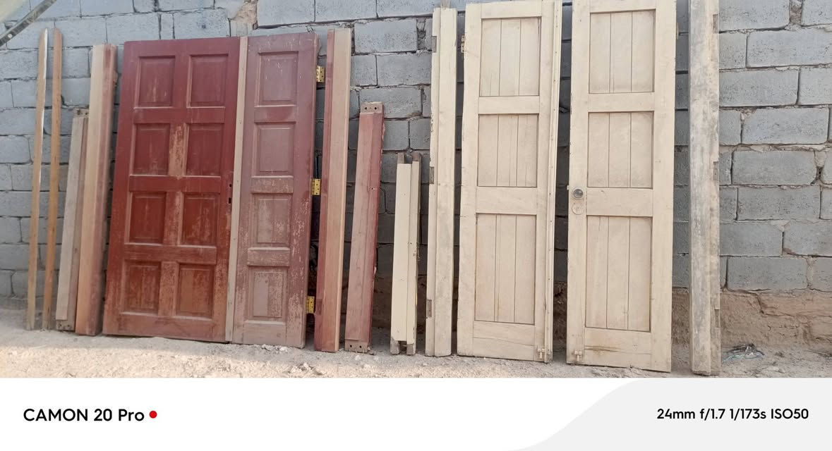 للبيع بيبان ثنين خشب درجه اولى ثقيل هنه وجراجيبهن الطلاكه وربع عرضه 150 ولطلاكتين عرضه 120 
الطلاكه وربع مال بيوت قرية الغدير 2 ولطلاكتين مال دور الهنديه الاسعار يمكم واذا اكو مراوس اباب حديد مال خارجيه كبيره
***********

نص مكتوب في الصور:
- ON 20 Pro 24mm f/1.7 1/194s ISO50
- CAMON 20 Pro 24mm f/1.7 1/200s ISO50
- CAMON 20 Pro • 24mm f/1.7 1/173s ISO50