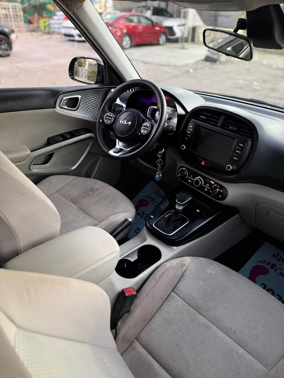 السلام عليكم 
🚗 للبيع كيا سول 2025 | LX

🔥 وارد أمريكي

🔹 الموديل: 2025
🔹 الفئة: LX
🔹 المحرك: 2.0 
🔹 الممشى: 200,000 كيلو 
🔹 كير مكينه صدر تبريد مكفولات كفاله عامه 
🔹 الحالة: جيدة جداً
🔹 ناقل حركة أوتوماتيك
🔹 السيارة جاهزة للفحص 
🔹السياره مناقصه برغي واحد 
🔹بيه صبغ 3 قطع بنيد وجاملغ وباب شويه بل كصه مال قماره 
🔹يرباك بيه ستيرن وتكمه 
🔹السياره ترقم بغداد باسمي لمنفيس 
💰 السعر: 140 ورقة وبيه مجال 

📍 مكان السياره بغداد العامرية 

📞 للتواصل: ***********
