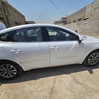 دستروير بيها هذا شخط ع طول لباب وبيها رصعه بالبنيد سعرها ١٩٥٠٠ ماشيه ١...