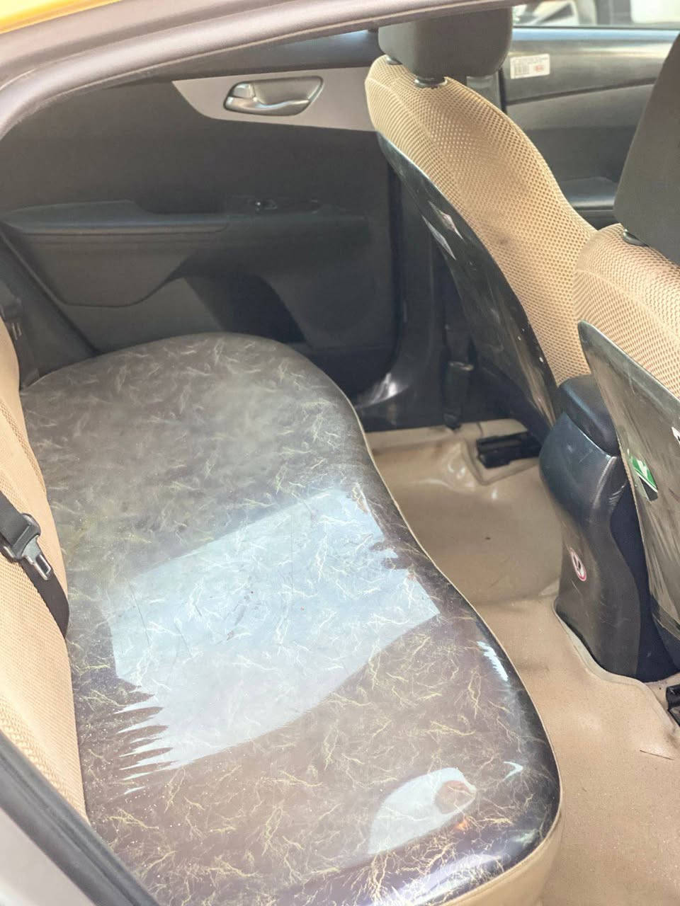 كيا فورتي للبيع مديل ٢٣ منظومه غاز تحكم ستيرن لادار امامي  تبريد خير من الله ثلج دوشمه تحويل ثاني يوم مبدل جاملغ امامي الايسر اصلي وبيها ضربه بلجاملغ الايمن الخلفي وبي كص نفسه الجاملغ وشويه من الشاصي الخلفي السياره بيها سونار مكانها بغداد المدائن السعر ١١٩ وبيها مجال للشراي 
‏‪***********‬‏
