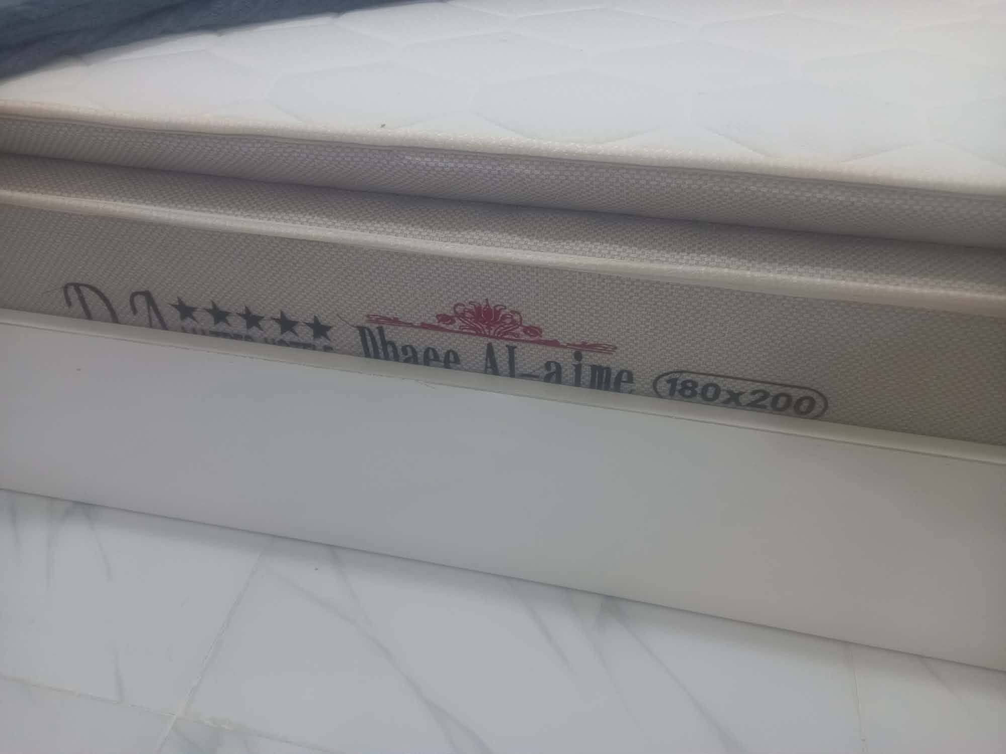 المرايات على 30
طباخ 100
سبلت 350
دوشك 450

المجمده350
طبله 100

نص مكتوب في الصور:
- 120 الف
- 30
- بطانية 50