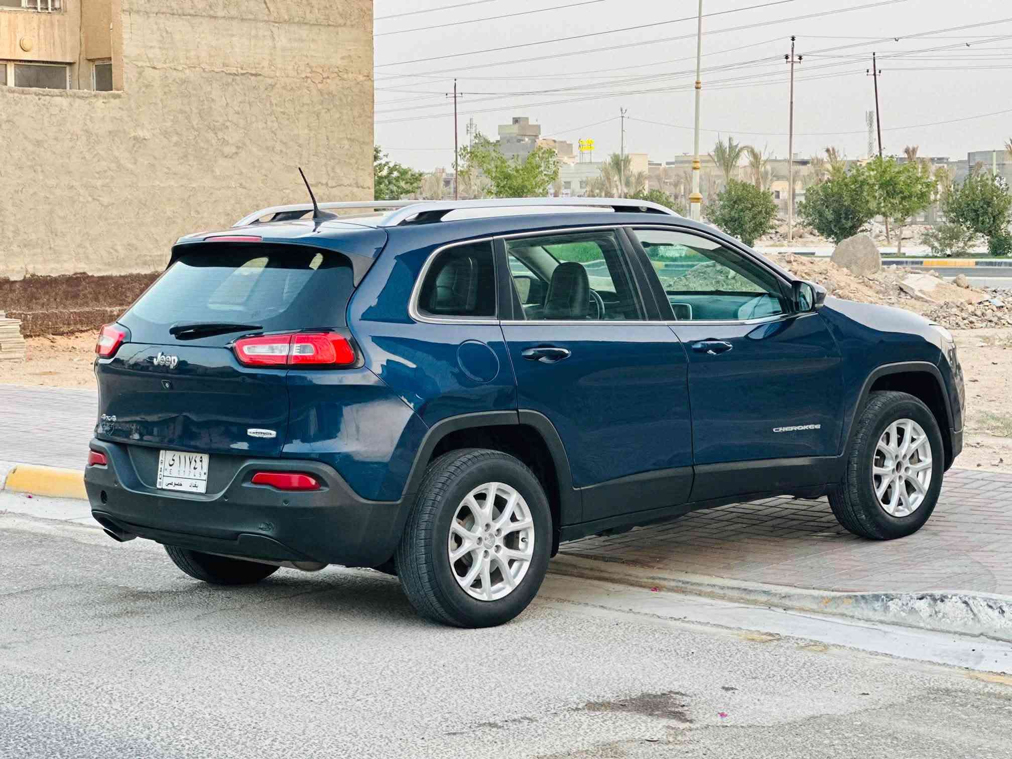 للبيع جيب بزون موديل 2018 وارد امريكي حادث خسفه بجاملغ الامامي وجاملغ خلفي صبغ اثر شخط  بدون ضربه شاصي لغد مكفولات والباقي مكفول مواصفات شاشه كبيره كامره دواره حساس تحكم ستيرن كشنات جلد كهرباء تدفئه تبريد كشنات وستيرن بصمه تشغيل وبصمه ابواب وجنطه ويل كب كروم كير ماوس 4 وضعيات قياده تخم تاير جديد سنويه جديده مكينه 2400 دوش وكير وحداديه وتبريد مكفولات السعر 98 عنوان كربلاء الاستفسار الاتصال ع رقم ***********
