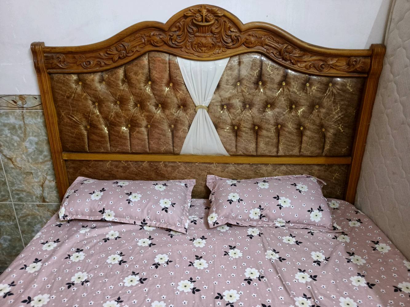 غرفه نوم للبيع السعر 600 الف نظيفه كلش