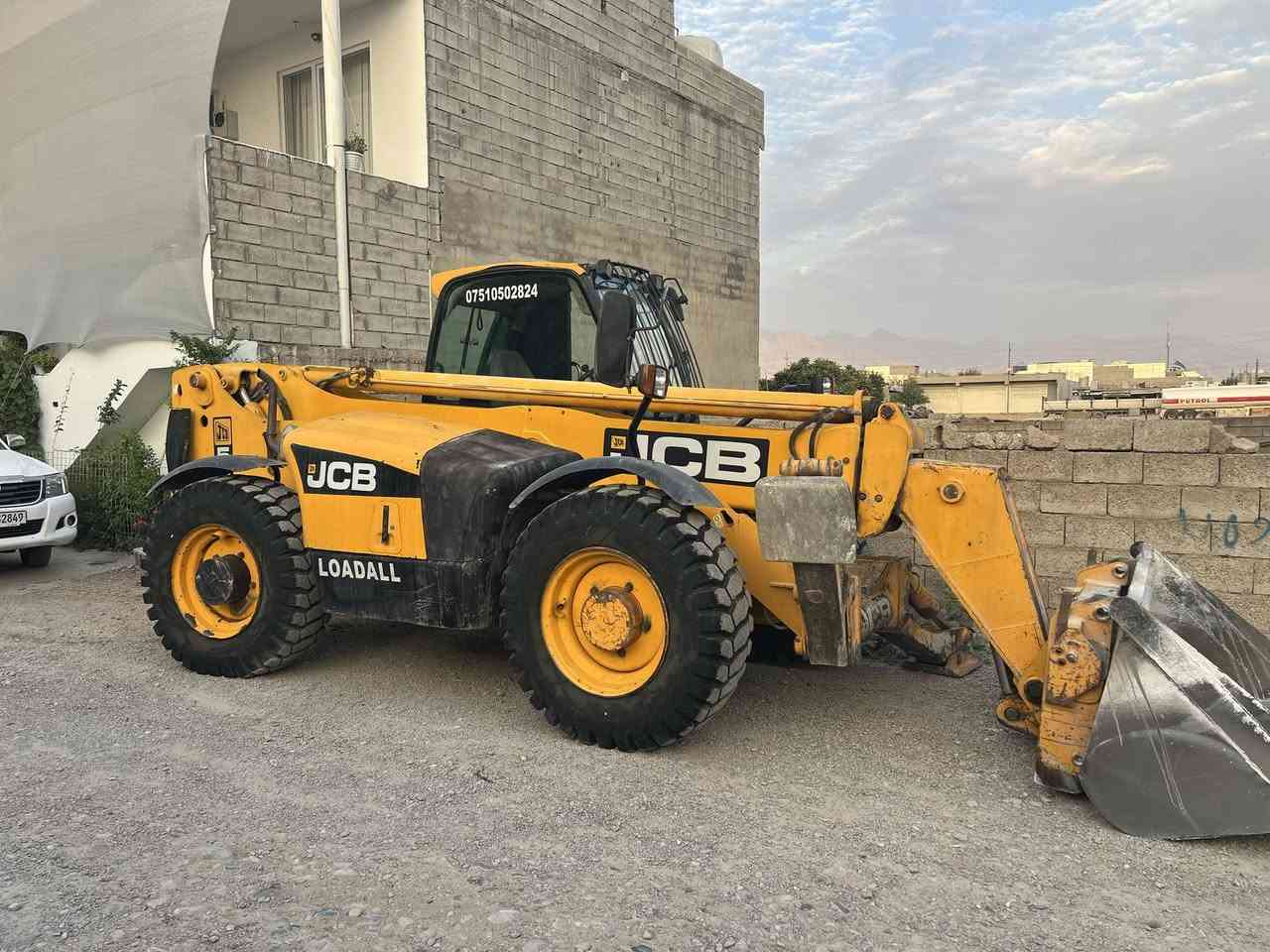 بۆ فرۆشتن 2004 سەنەوی تازە چوار تایەی تازە پەمپی رەفعی تازەیە 14مەتر کارەبای بێ عەیب 
ژم.***********
شوێن .سەید سادق
