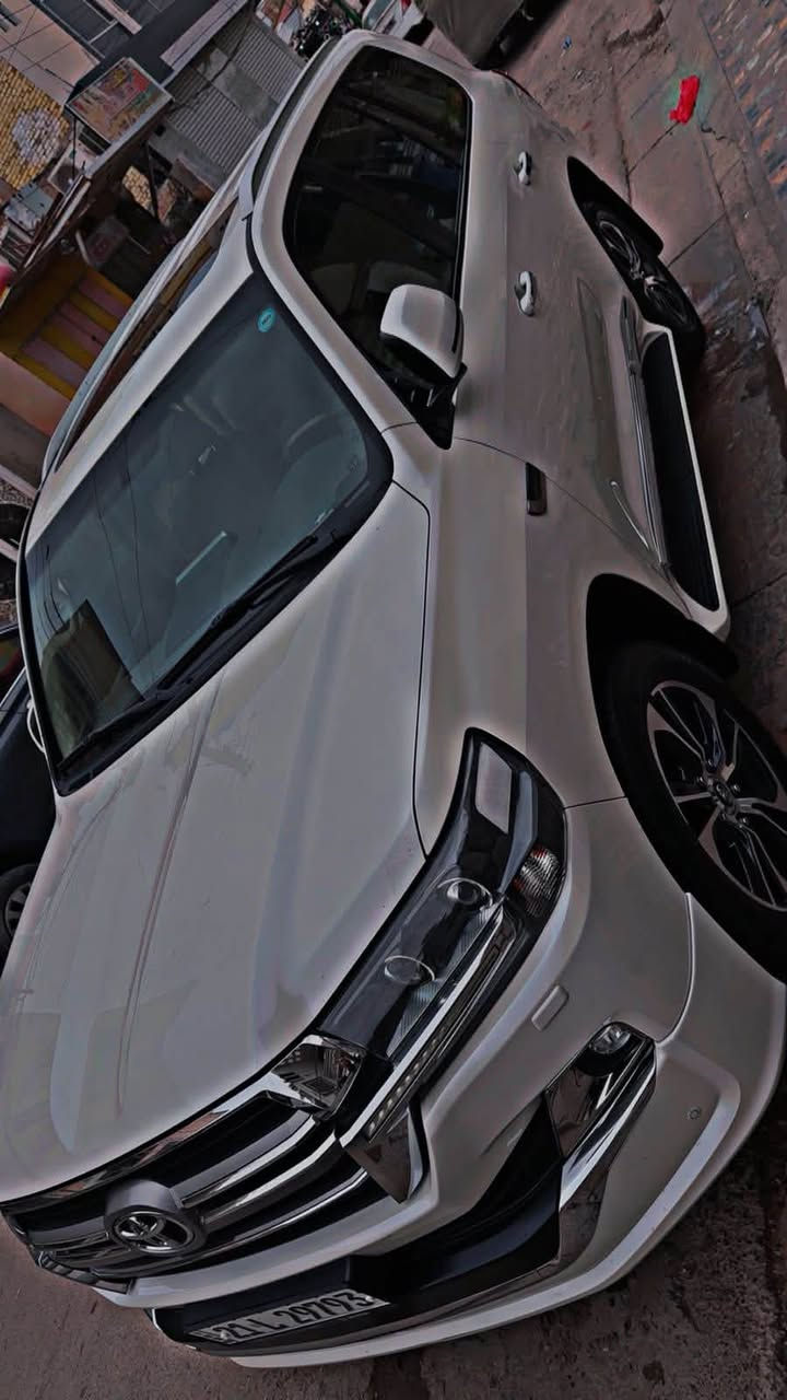 سلام عليكم
سيارة لاندكروزر GXR 2019
رقم سليمانيه ب اسم صاحب السياره نوع السياره بريم اصل معروفه مواصفات البريم فول مواصفات 
سيارة نظيفة كلش بمعنى الكلمة تجي تشوف بعينك سيارة بل واقع تخبل نصبتة كلش حلوة ونظيفة 
كفاله عامه من الضربه سياره استخدام شخصي ماشيه 130 الف مكان السيارة 
عنوان سيارة بغداد الشعب 
رقم : ***********
