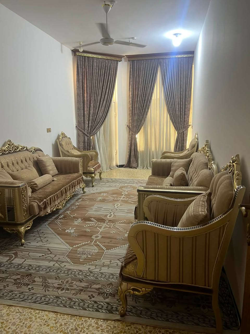 تحية طيبة
دار للبيع مساحة كبيرة اكثر250 متراً طابقين يحتوي على غرف نوم عدد 4وصحيات عدد2 ومطبخ عدد 2وصاله كبيرة عدد 1 وكراج لوقوف السيارة يسع حوالي 3سيارات اظافة الى كل هذا مؤثث اثاث جديد وسنه البناء 2022 لاستفسار الاتصال على الرقم التالي 

***********

***********

معلومة مهمة يوجد لدي سند باسمي وليس قرار محكمة

