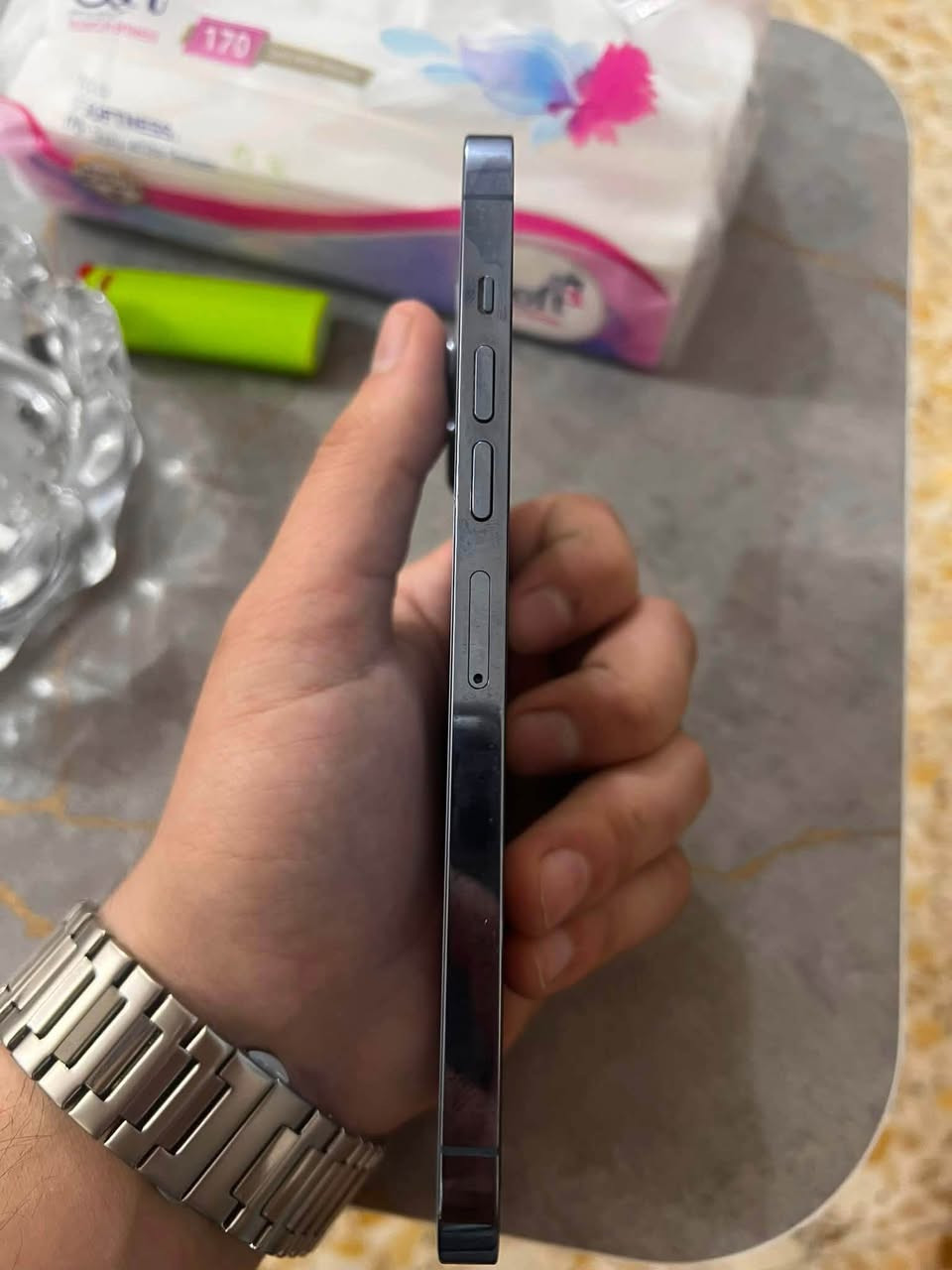 السلام عليكم
ايفون 13 برو ماكس 

شرق اوسط

ذاكرة 1000 ميكه بايت 1 تيرا بايت 

نظافته 95بالميه 

بطاريته 74 بالميه 

شرط ولا برغي مفتوح على وضع الشركة 

سعره 725 الف 

للاستفسار ***********

بيه sms و واتساب

