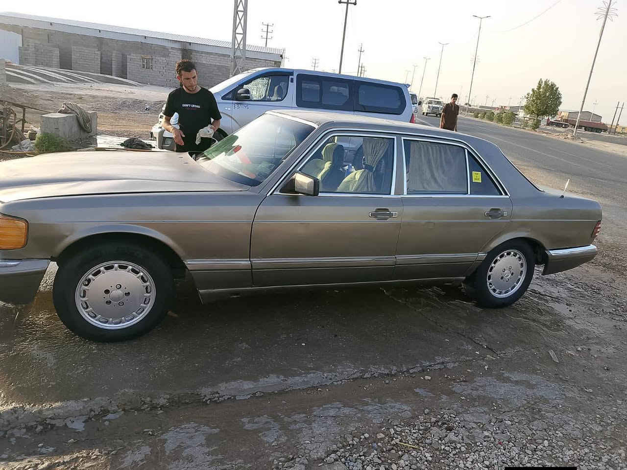 مارسدس جامبو نجف موديل 1991اللون بني كير ومكينه شرط محور 2500 سنويه 2027 راعيها بالناصريه  غرفه حلوه جلد طخم تاير جديد حداديه زينه الماني نقص  التبريد بس الفان يشتغل مكان السياره ناصريه مركز  السعر35وبيه مجال حك الجيه رقم الهاتف ***********
السلام عليكم 
مارسدس جامبو نجف موديل 1991اللون بني كير ومكينه شرط محور 2500 سنويه 2027 راعيها بالناصريه  غرفه حلوه جلد طخم تاير جديد حداديه زينه الماني نقص  التبريد بس الفان يشتغل مكان السياره ناصريه مركز  
السياره مناسبه لجنايه أتصل وتدلل
 رقم الهاتف تصال أو واتساب 
 ***********
