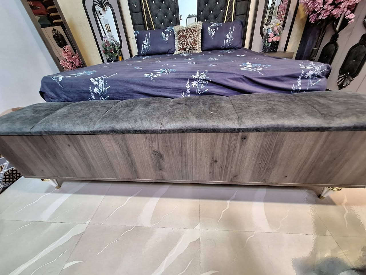 السلام عليكم غرفه جديده
السعر 900 وبيه مجال شي بصيط
العنوان  حصيبه الشرقيه ***********
