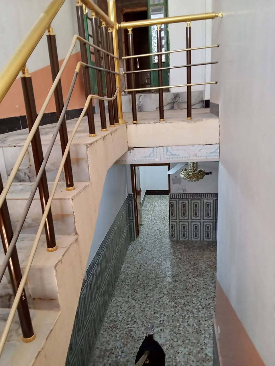 بيت ايجار 50 متر حي نداء قرب مدرسه الفرقان ايجاره 250
بي 3 غرف صالتين مطبخ وصحيات بي سخان وماطور وتانكي***********
