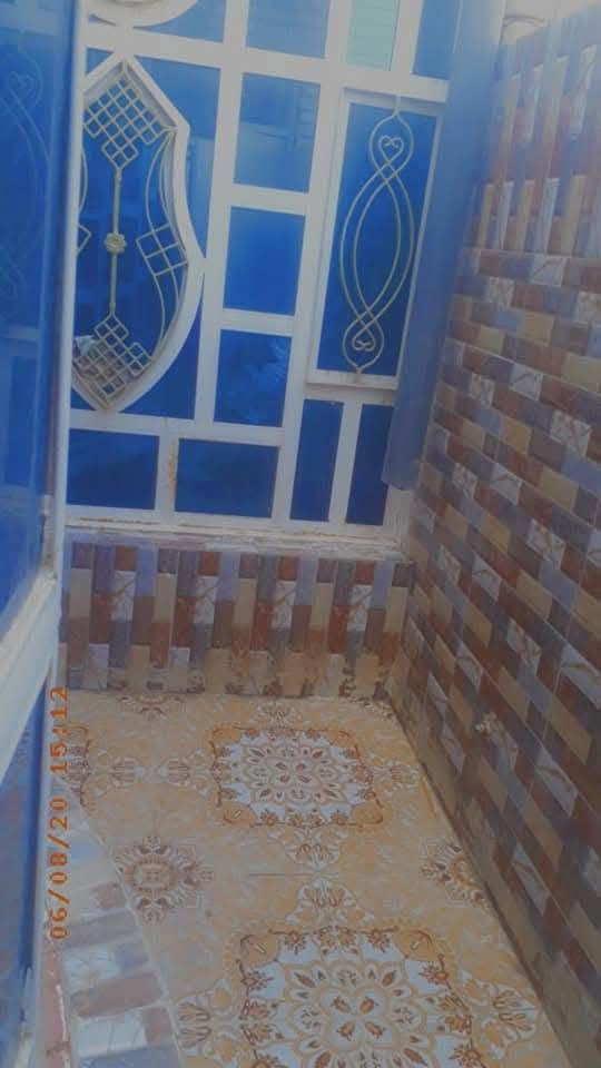 يالله سلام عليكم بيت للبيع
📍 الموقع: سبعه نيسان قرب المركز الصحي 
📐 المساحة: 200 🛏️ عدد الغرف: 2 صاله حمام داخلي 
مطبخ + كلدور + استقبال 🚗 الكراج: 📄 السند: طابوو 💰 السعر:140 مجال قليل 📞 للاستفسار والتواصل: [رقم الهاتف] ***********

نص مكتوب في الصور:
- 06/08/20 17:13
- 06/08/2020 17:15
- 06/08/2015 15:12
- 06/08/20 15:27
- 05/23/20 15:14