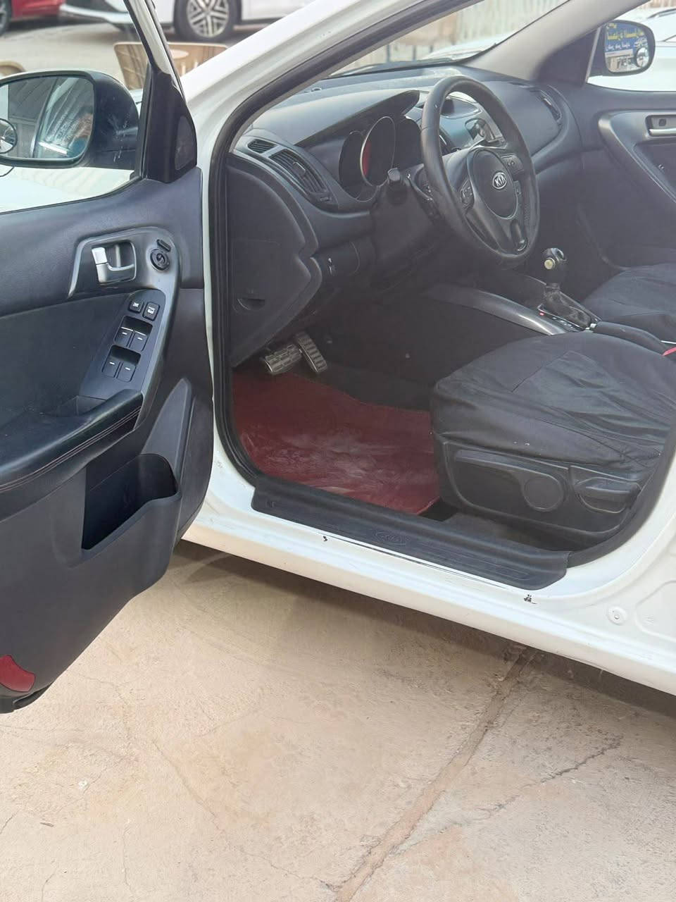 لسلام عليكم سيراتو ٢٠١١ صبع اريع قطع بدون  تبديل قول 1\1 بصمه فتحه شفتات استيرن مكاني نجف تحويل بسمك  رقم سليماني  السعر ٨٥ وبيها مجال  للإستفسار ***********
