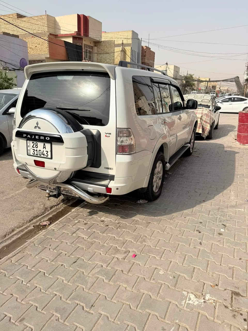 السلام عليكم

باجيرو حبتور بلاص فول فول موصفات 

فتحة سقف

كشنات كهرباء وجلد 

تبريد منفصل 3 قطع 

لد نهاري 

لايتات زنون 

زراك لايت

مري شفط 

مكينة 6 سلندر 3500

دمام مضخم صوت

داير ايرباك

شاشة وكامرة وحساس

فول تحكم ستيرن 3 جهات

داخل صاج

ثلاجة بالفرس 

كشنات 7 راكب 

تخم تاير جديد ياباني

السيارة حلوة وجاهزة ومكفولة من الصبغ والحادث والتبديل سونار موجود بيها يم المندلاوي مسوي رسلني يذا ادزه يلاك 

السعر 160مجال للطيبين 

مصورلك ومنزل كل تفاصيل السيارة شوفها واقتنع واتصل 

المكان/النجف /الكوفه

***********

