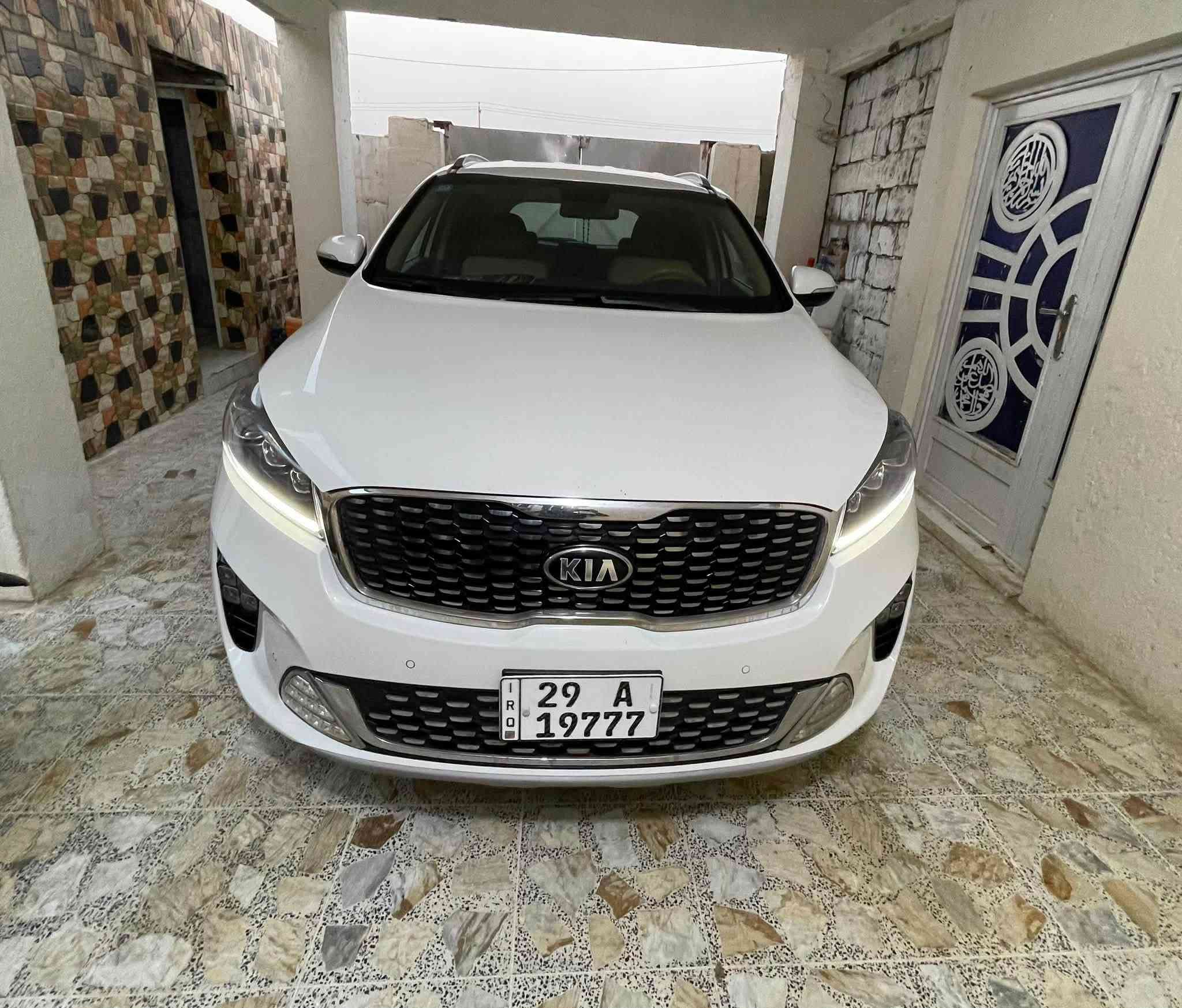 سلام عليكم سيارة سورنتو موديل 20  خليجي 6 سلندر  فول مواصفات 1/1 ماعدى البناراما رقم واسط  مميز  استخدام شخص واحد  مكفولة كفالة عامة السعر اتصل على الرقم *********** عنوان واسط
