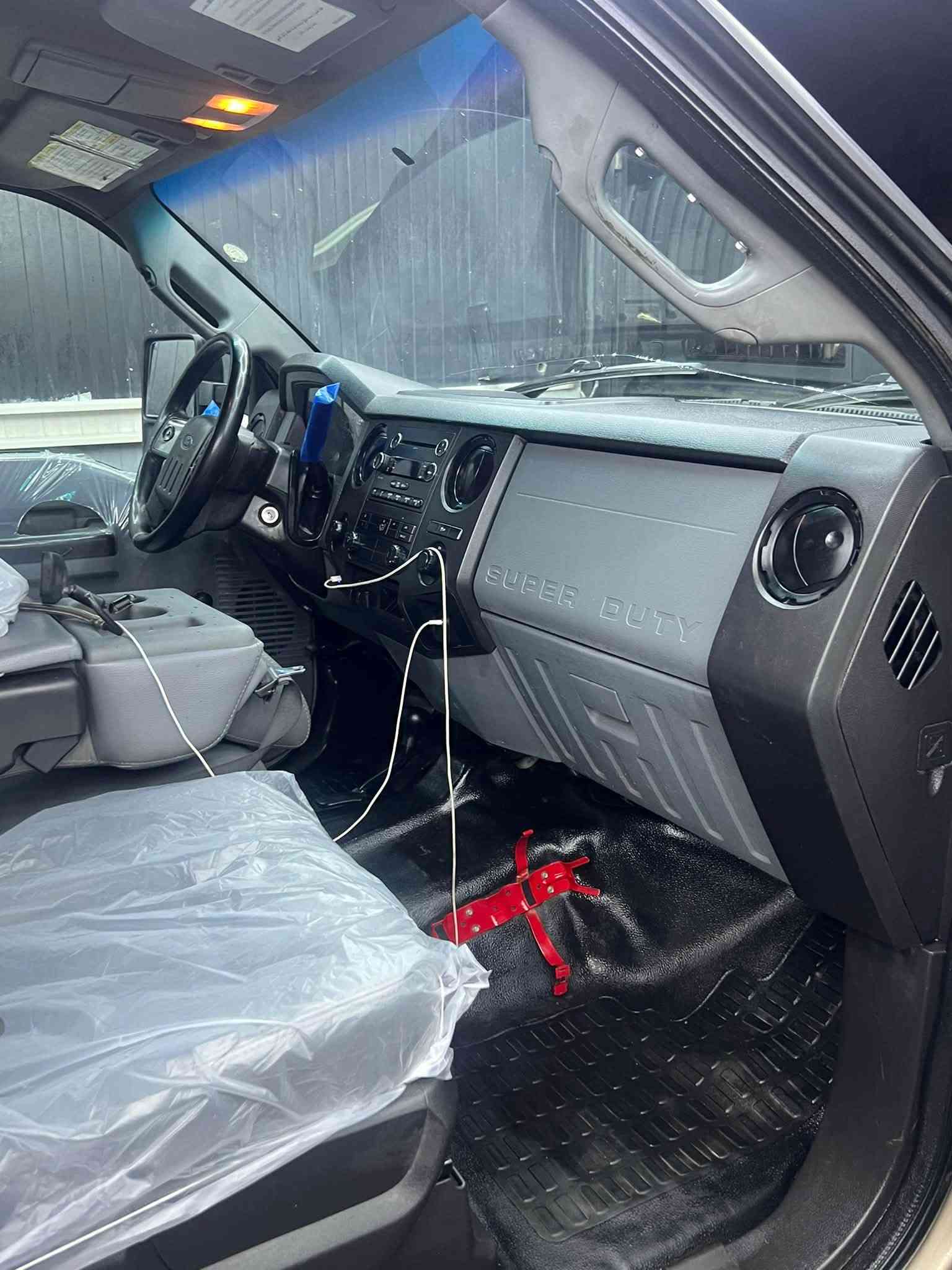 السلام عليكم فورد F350 للبيع موديل 2012 مُحرك بانزين V10 صدر جديد امامي خلفي تخم تاير جديد تبريد تدفئه شغال جاهزه من كُل النواحي مابيها نقص خير من الله السعر 110 وبيها مجال مكان السياره بغداد للأستفسار هـ / ***********
