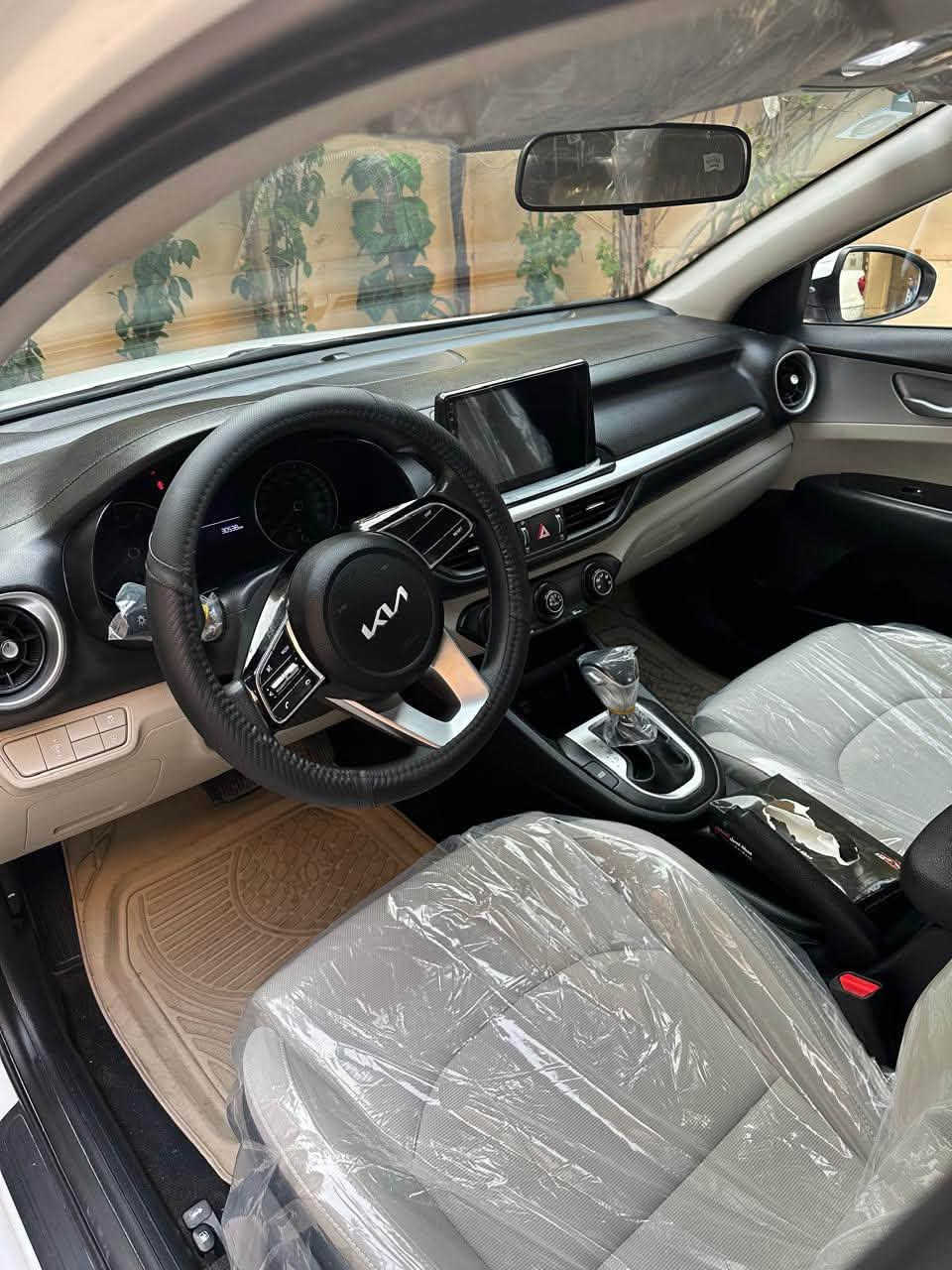 السلام عليكم
للبيع سيراتو موديل 2024 خليجي
مواصفات 1/1
🔹 المحرك: 2000 DOHC
🔹  الرقم : بغداد –  باسمي السيارة
🔹 التحويل: ثاني يوم المكاتبه
🔹 فتحة سقف
🔹 5 ويل كب
🔹 شاشة
🔹 حساسات خلفية
🔹 مرايا شفط
🔹 مكفولة من الصبغ والتبديل
🔹 بيه بس بارد ربع باب الصدر فقط 
🔹 العداد: 30,000 كم حقيقي

💰 السعر: 179 ورقة

العنوان:بغداد/الامين

الاتصال على هذا الرقم وبي 
واتساب ***********
