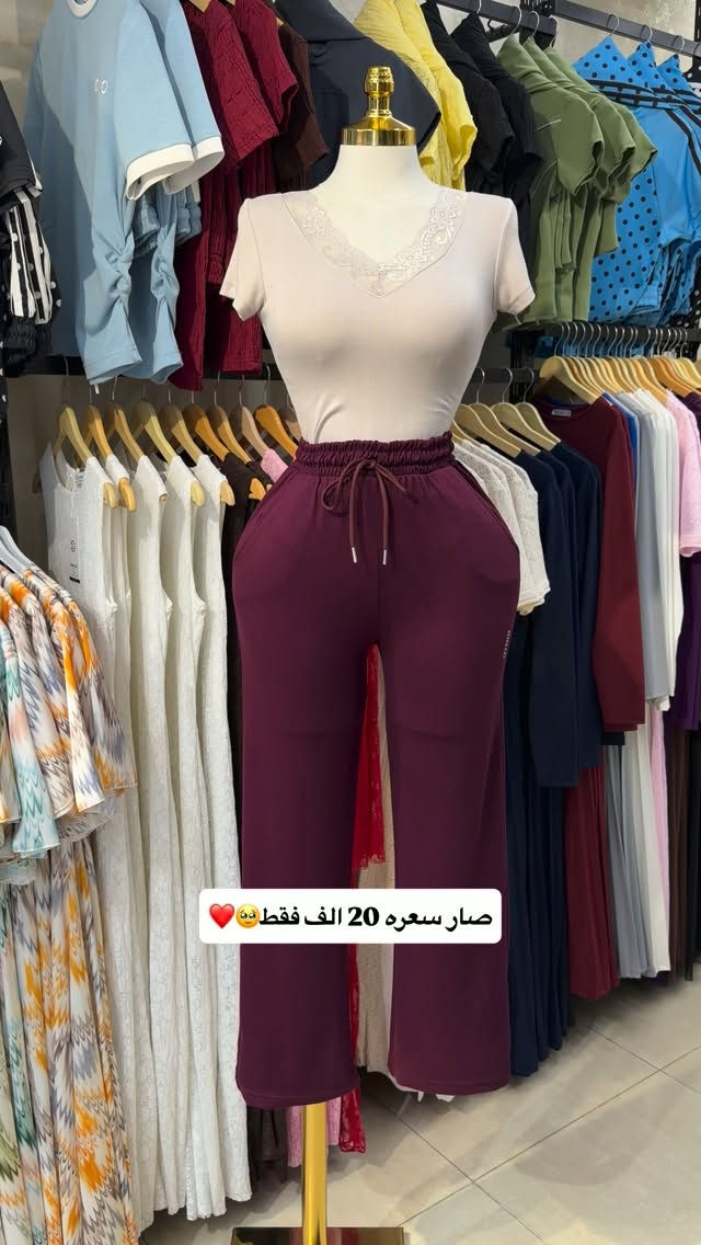 الموسم الصيفي ويانا غير😍❤️
تراك خامه صيفيه بارده🫰🤍
متوفر بجميع القياسات والالوان💕✨

نص مكتوب في الصور:
- صار سعره 20 الف فقط 😍❤️